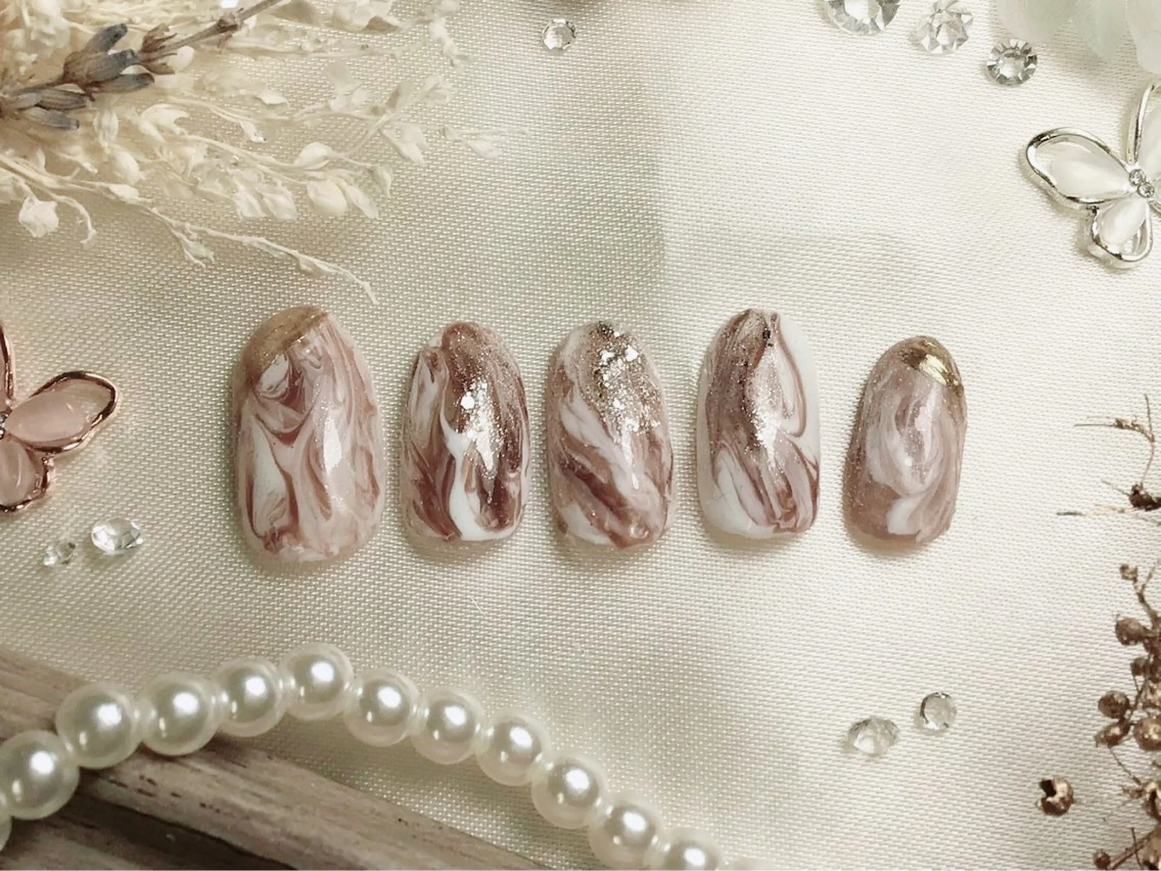 ミディアム ハンドネイル ネイルPetit Ribbonのネイルデザイン