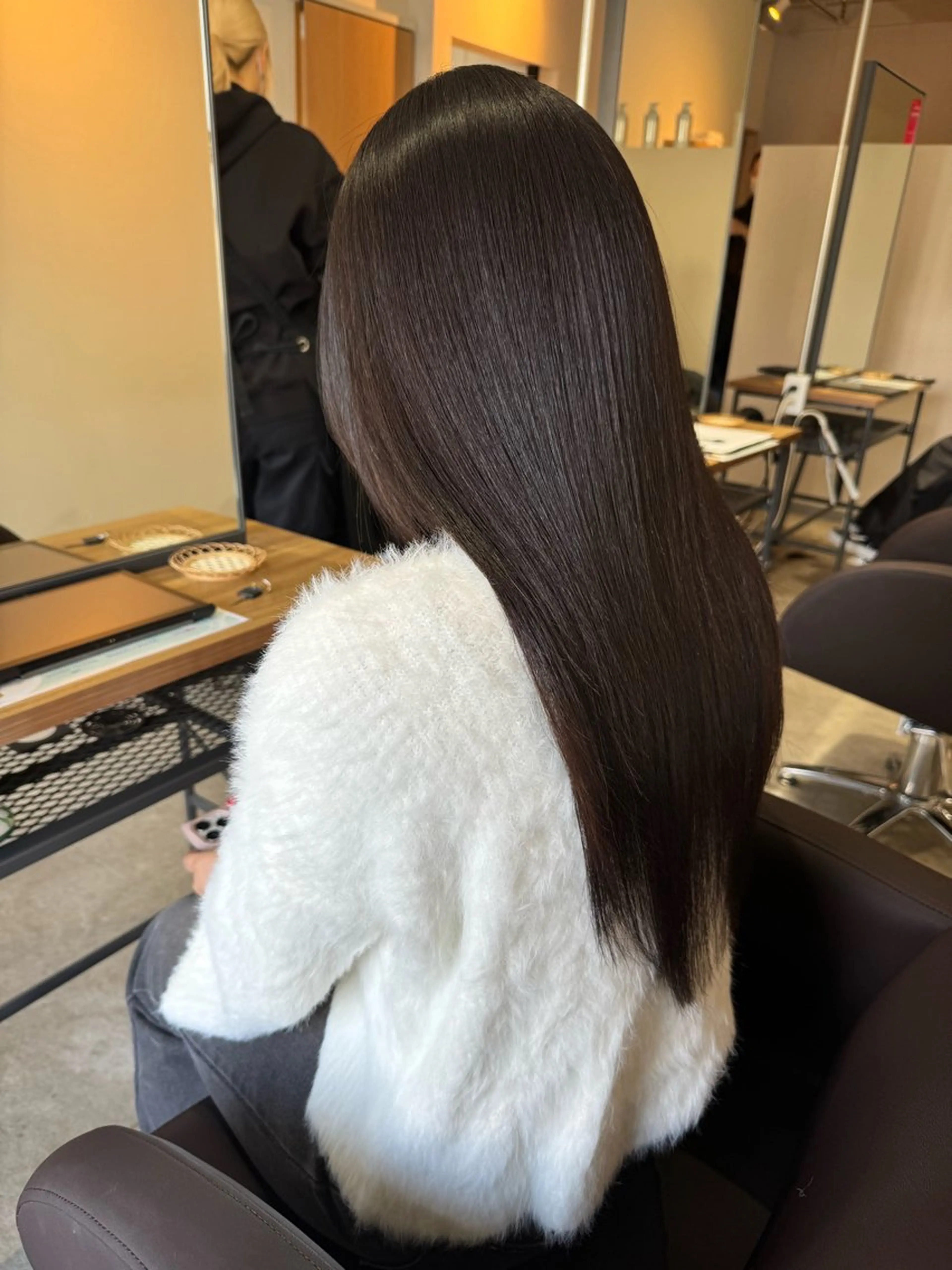 ロング ✨艶ブリーチカラー✨ ✨艶髪ストレート✨のヘアスタイル