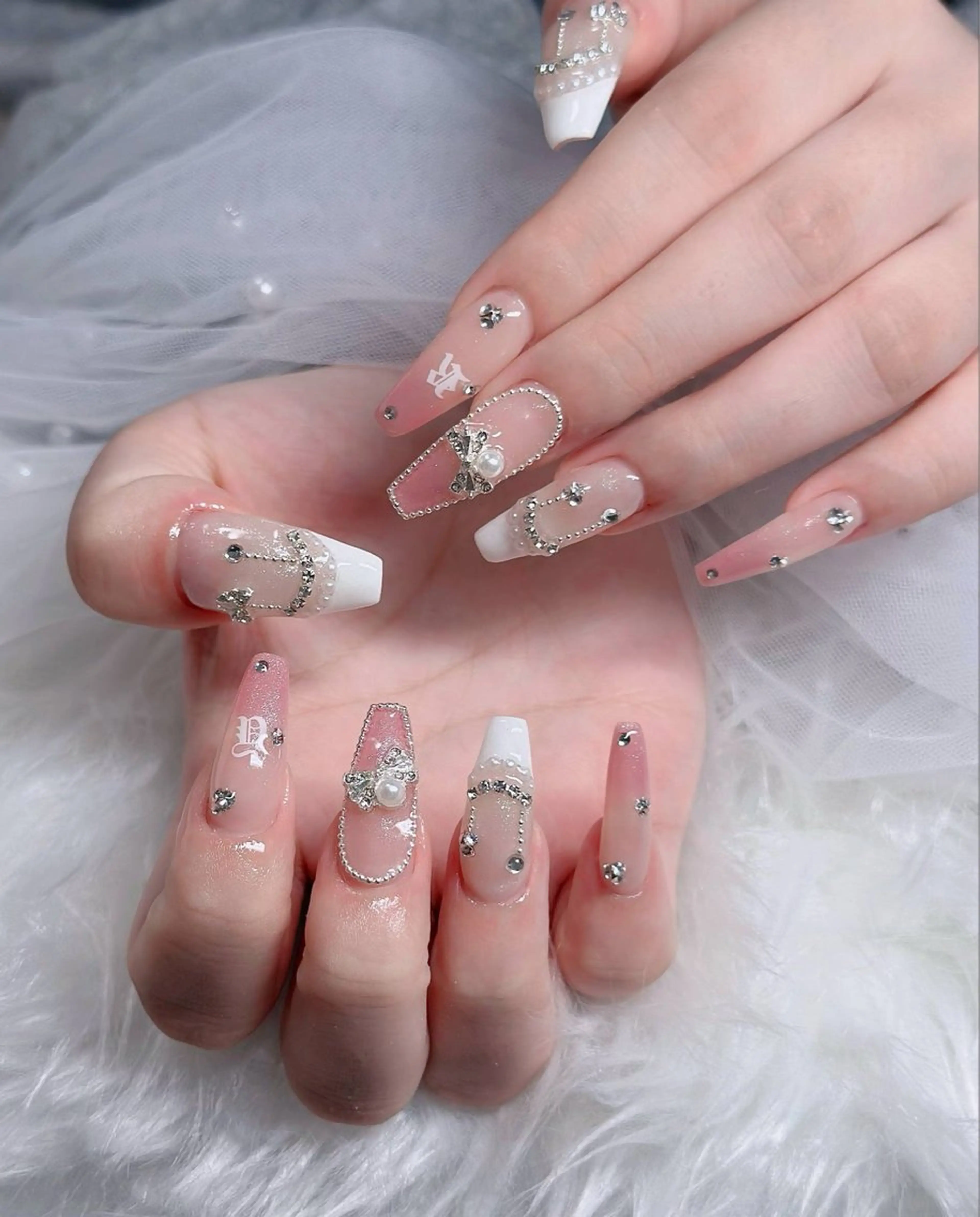 ネイル オーロラネイル フレンチネイル ジェルネイル ハロウィン キラキラネイル ハンドネイル H.baby Nail Salonのネイルデザイン