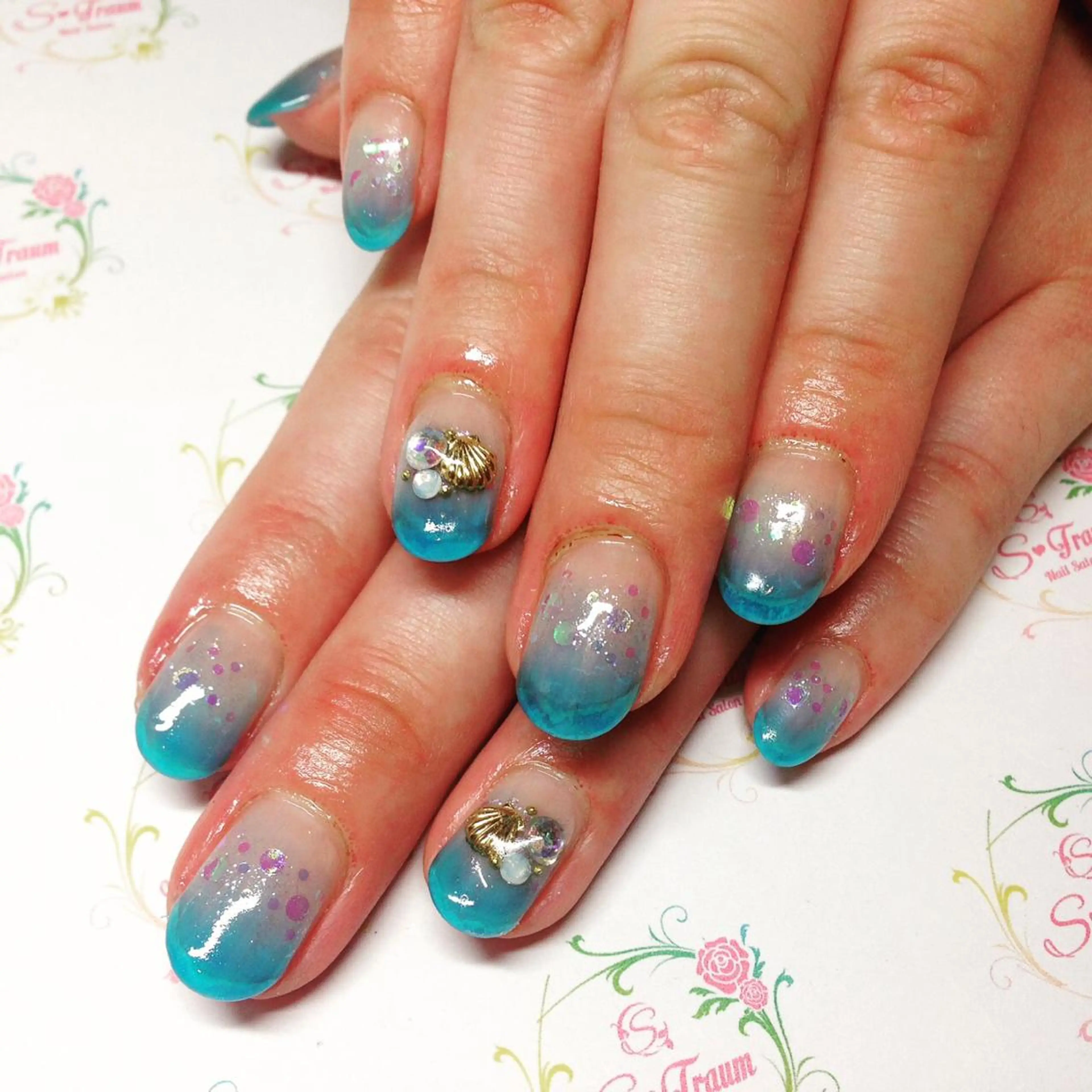 ネイル ブルー グラデーション 夏ネイル Nail Salon S-Traum所属・Nail Salon S-Traumのネイルデザイン