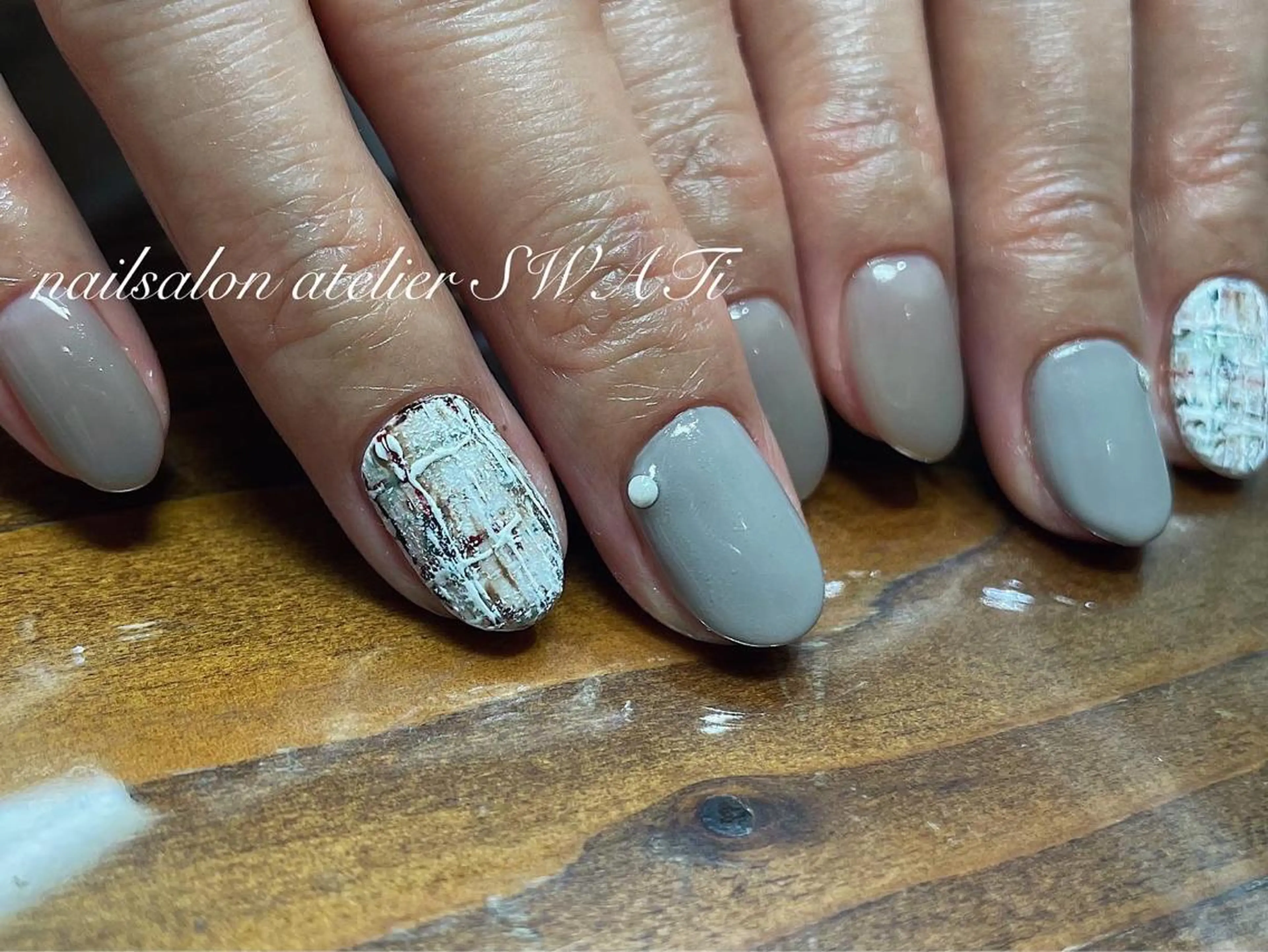 ネイル アートネイル ツイードネイル ハンドネイル ヘアーサロン大野所属・nailsalon SWATiのネイルデザイン