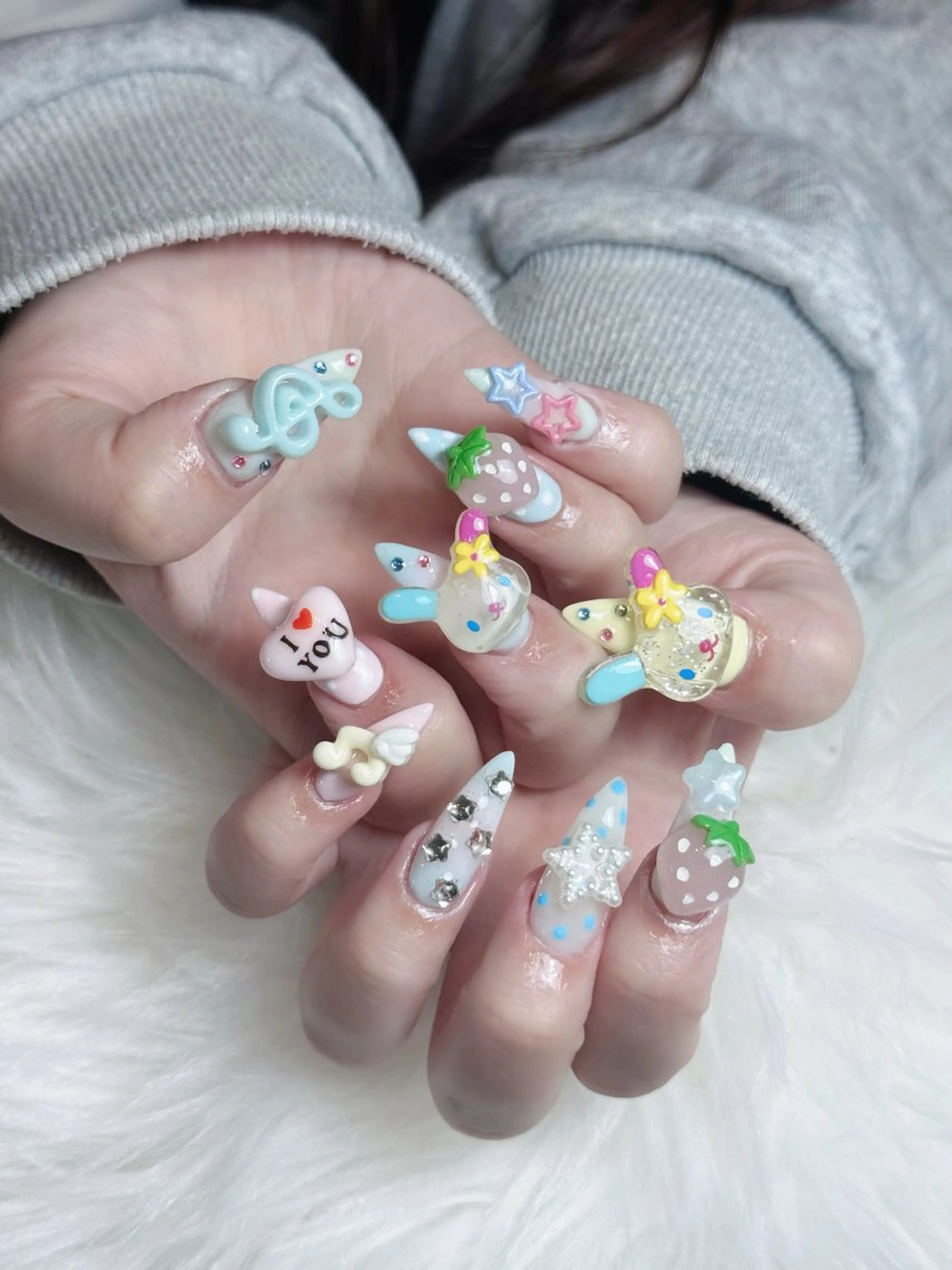 ネイル フレンチネイル ジェルネイル キラキラネイル 韓国ネイル マグネットネイル Julli nail studio所属・Julli NailStudioのネイルデザイン