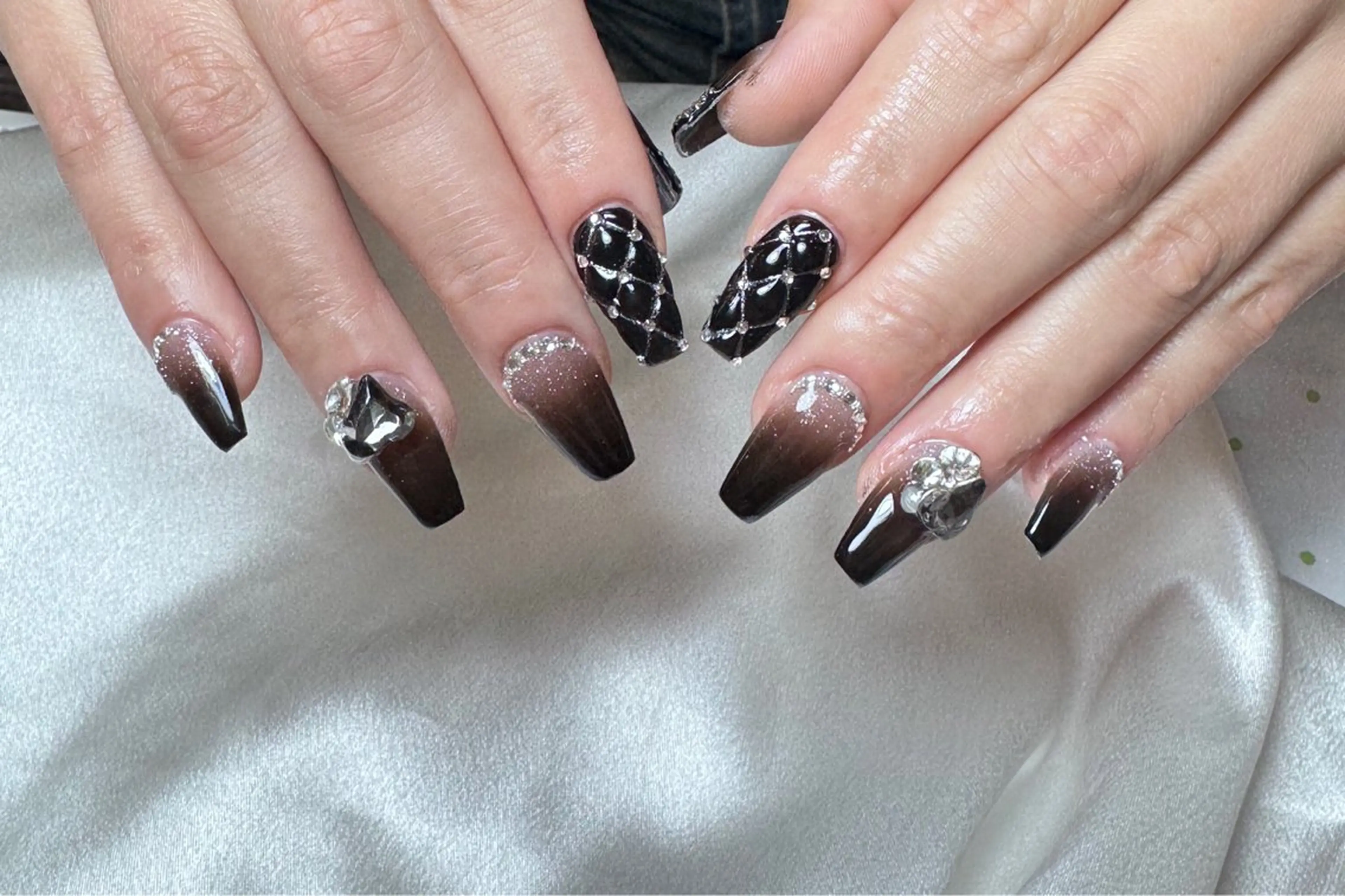 ネイル チークネイル 長さ出し フラッシュネイル フットネイル フレンチネイル Niko nailサロンのネイルデザイン