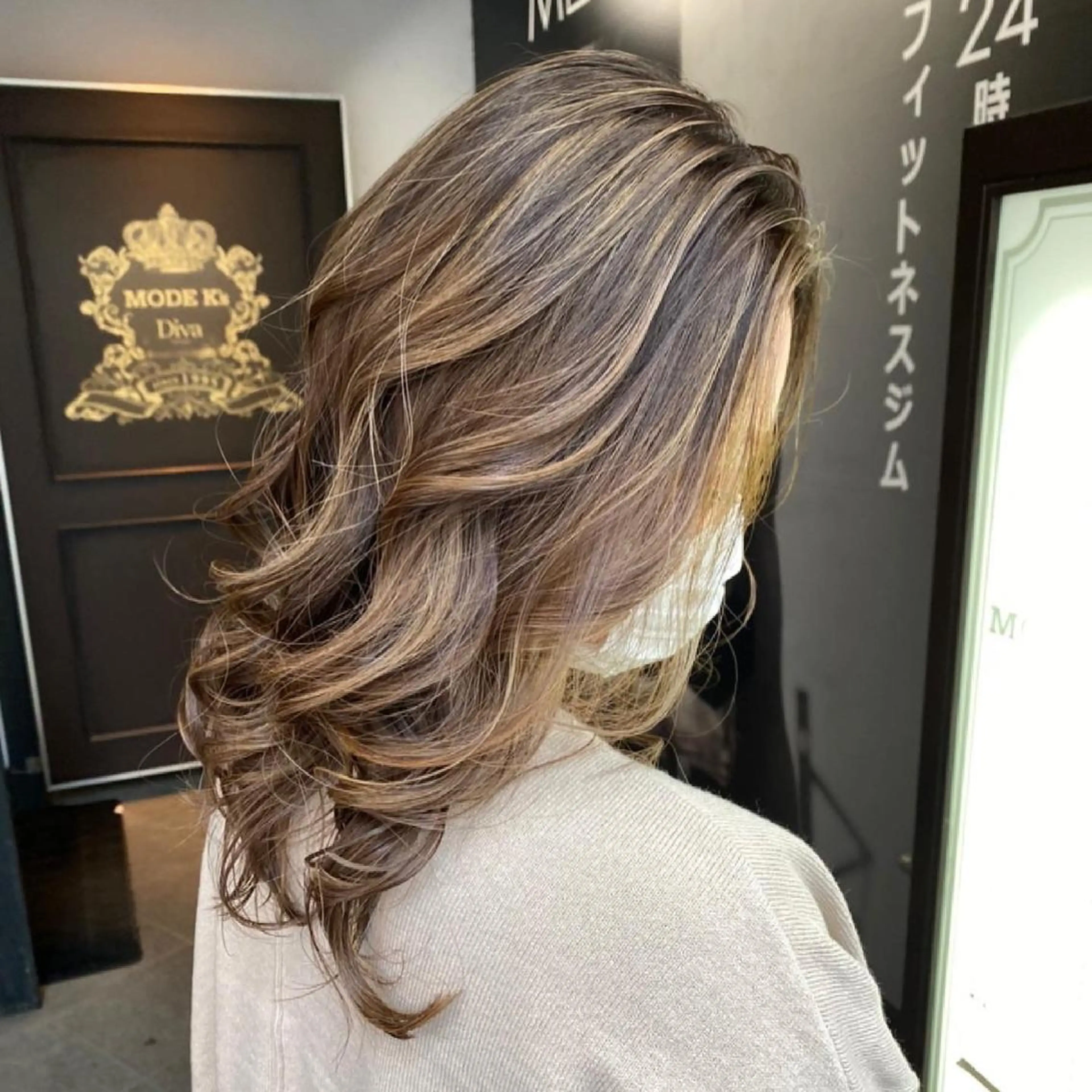 セミロング カラー ハイライトカラー ハイライト サロウィン(SALOWIN)原宿iori店所属・ツヤツヤ ハイトーン/Reiのヘアスタイル