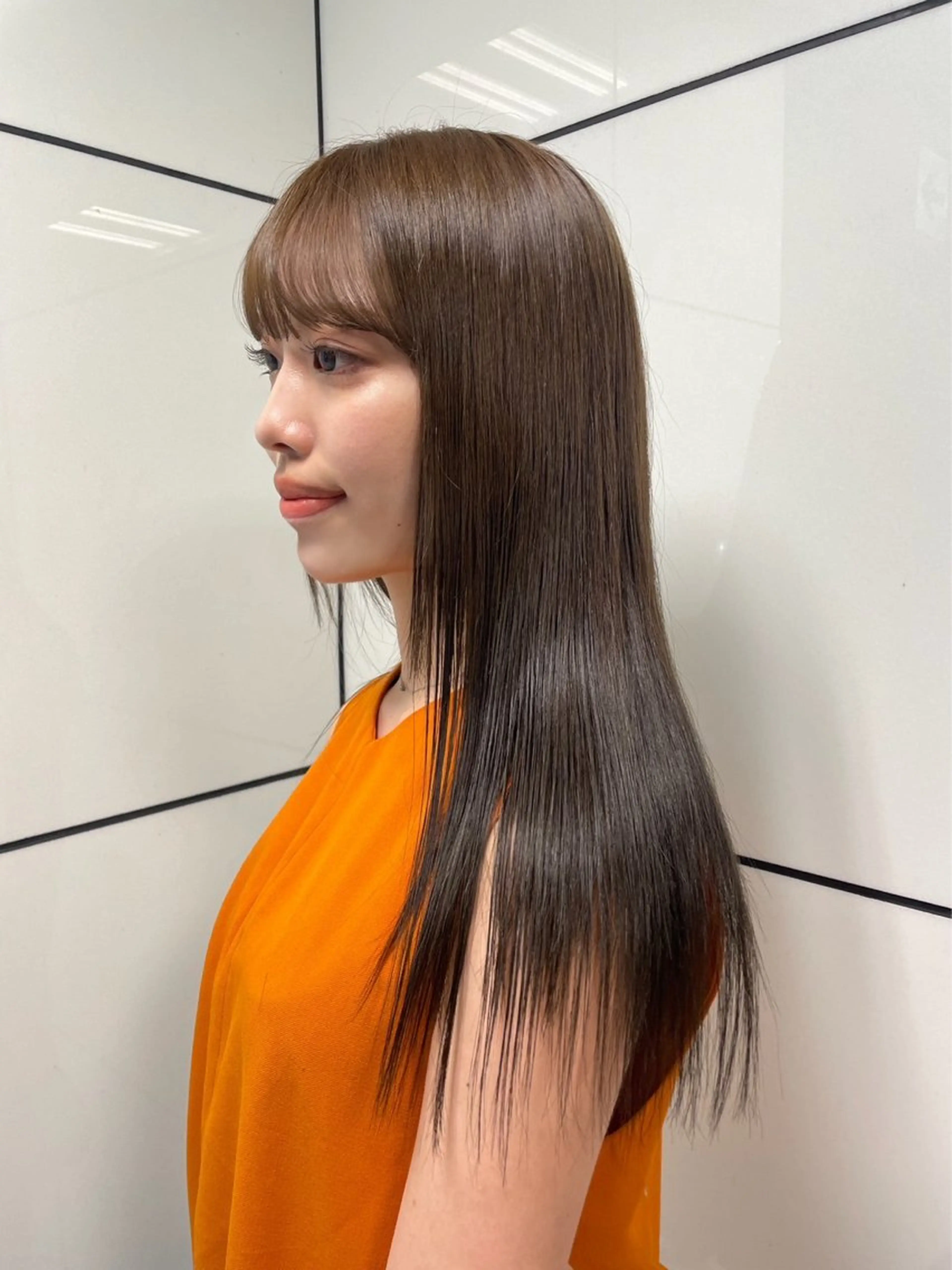 セミロング カラー セミロングパーマ 透明感カラー ハイトーンカラー オリーブカラー 学生 ヘアカラー メンズ/ブリーチなし サクラ🌸のヘアスタイル