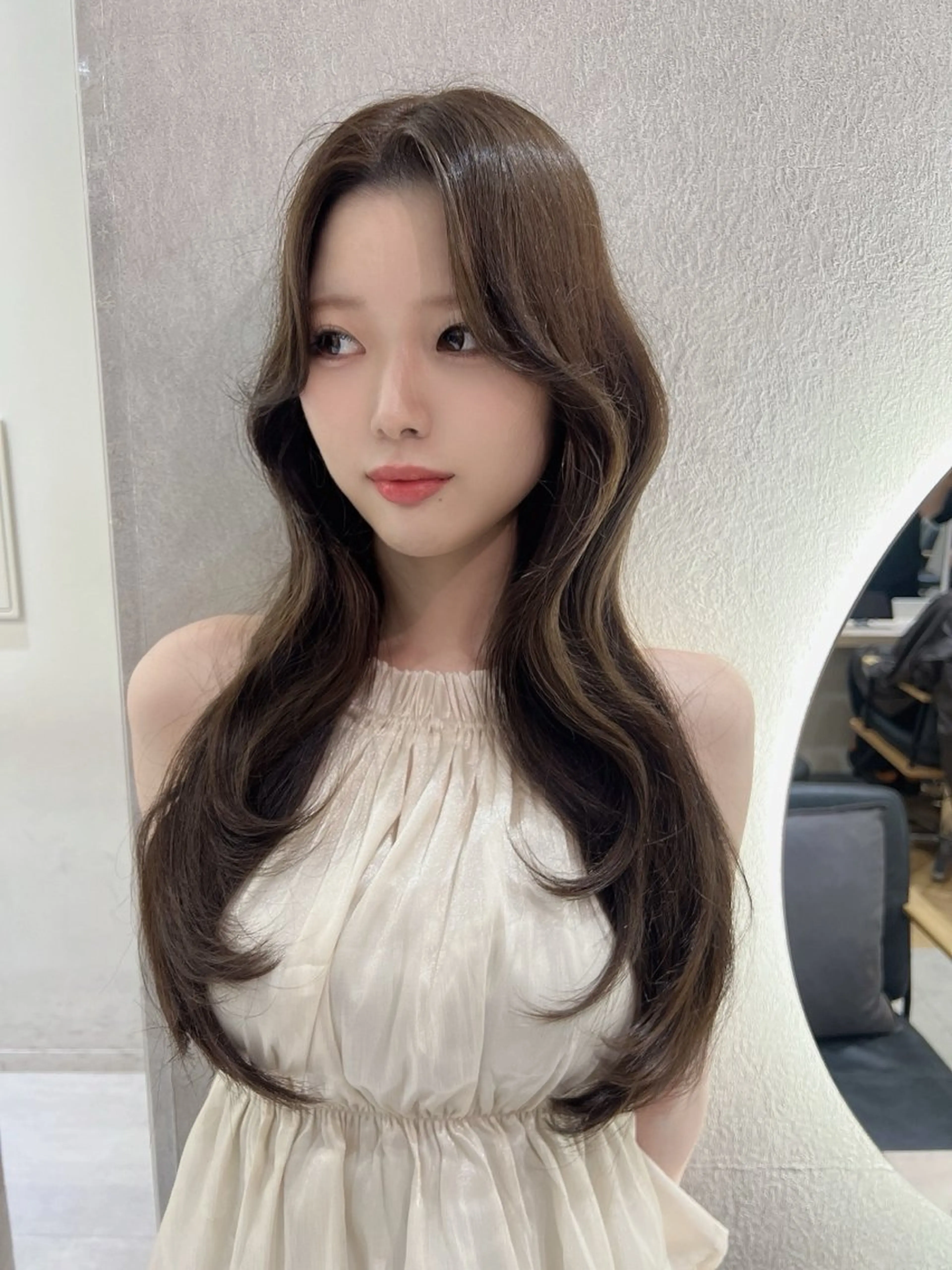 ロング カラー ベージュカラー グレージュ インナーカラー ミルクティーベージュ 顔まわりレイヤー カット ヘアカラー トリートメント 韓国🇰🇷レイヤー おくれ毛/顔まわりのヘアスタイル