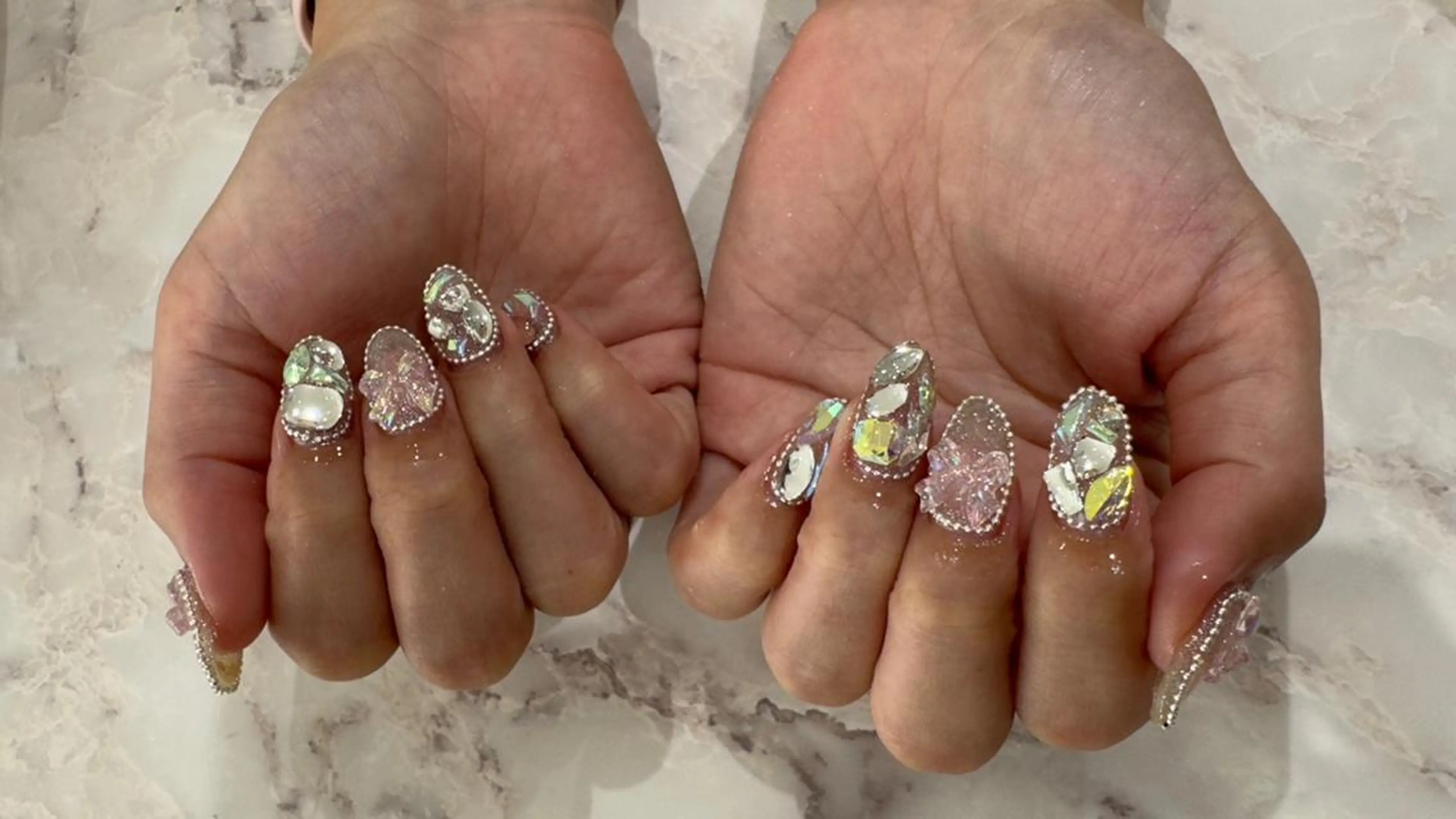 ネイル ゴージャス キラキラネイル ハンドネイル Nail Salon Lindaのネイルデザイン