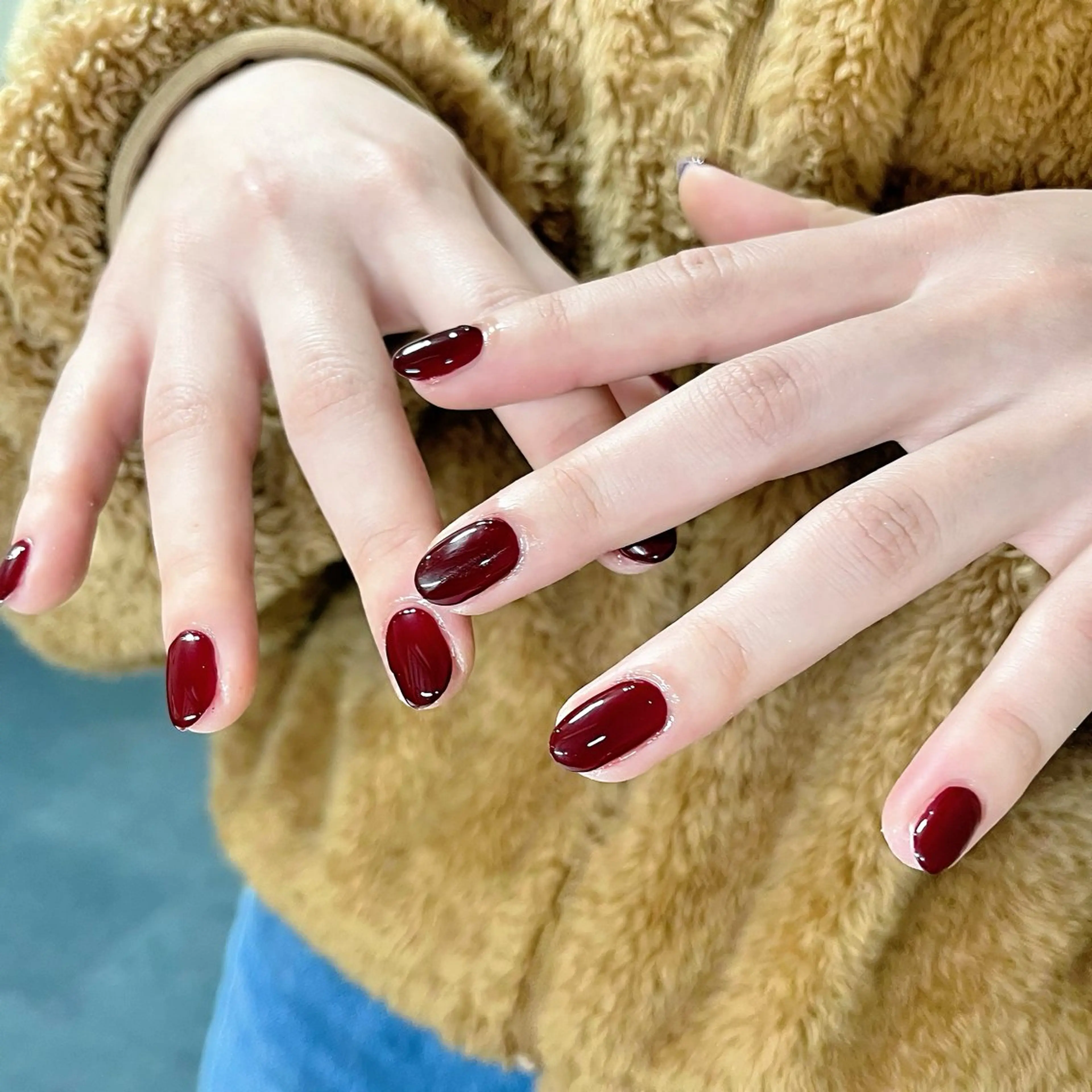 ネイル ブラウン ワンカラーネイル 赤色 ハンドネイル ハンドケア 🎀NAIL🎀 AI🪄︎︎◝✩のネイルデザイン