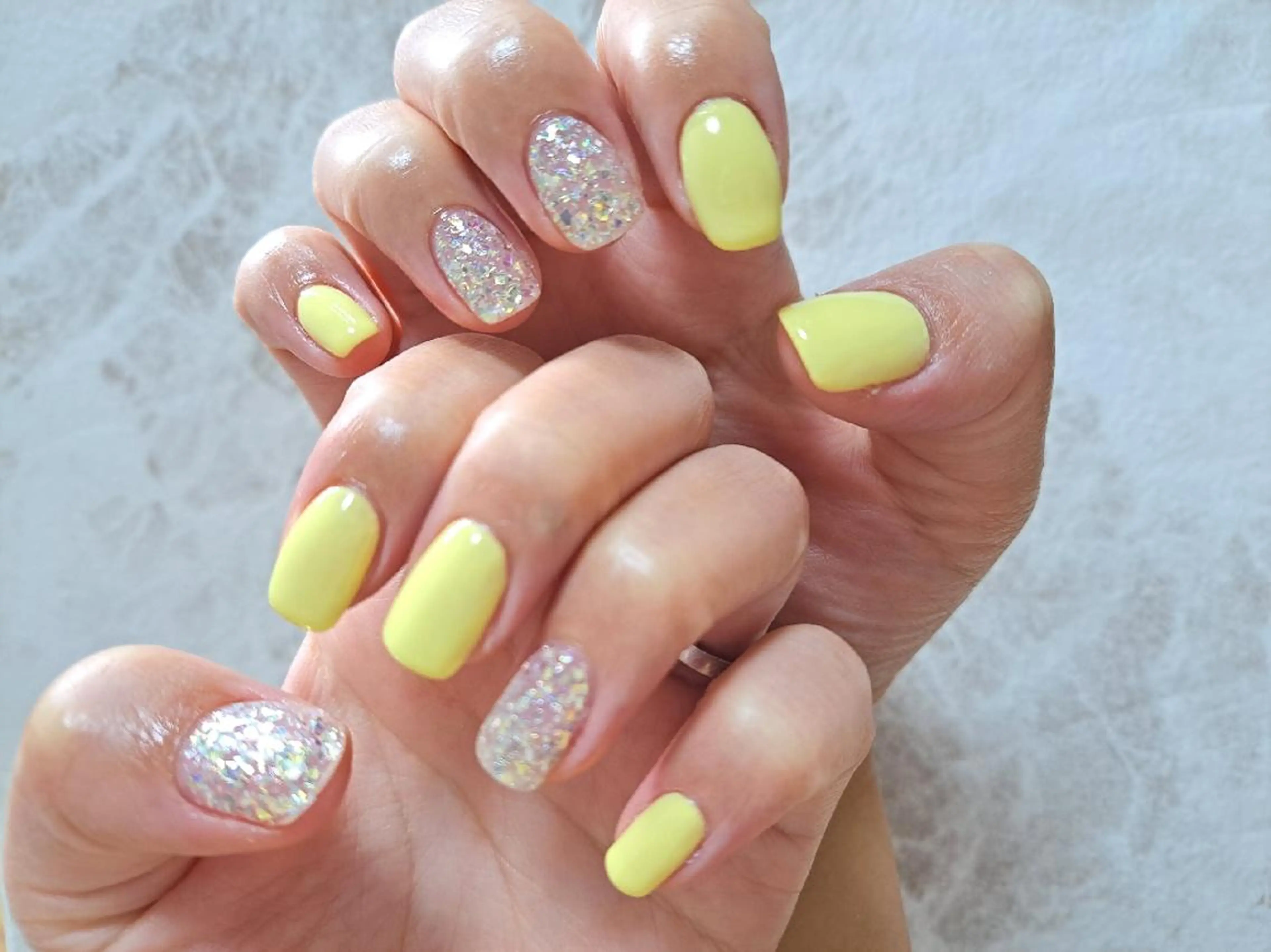 ネイル ラメ(グリッター) 黄色 ハンドネイル フットネイル Lupinus所属・Lupinus ルピナスのネイルデザイン