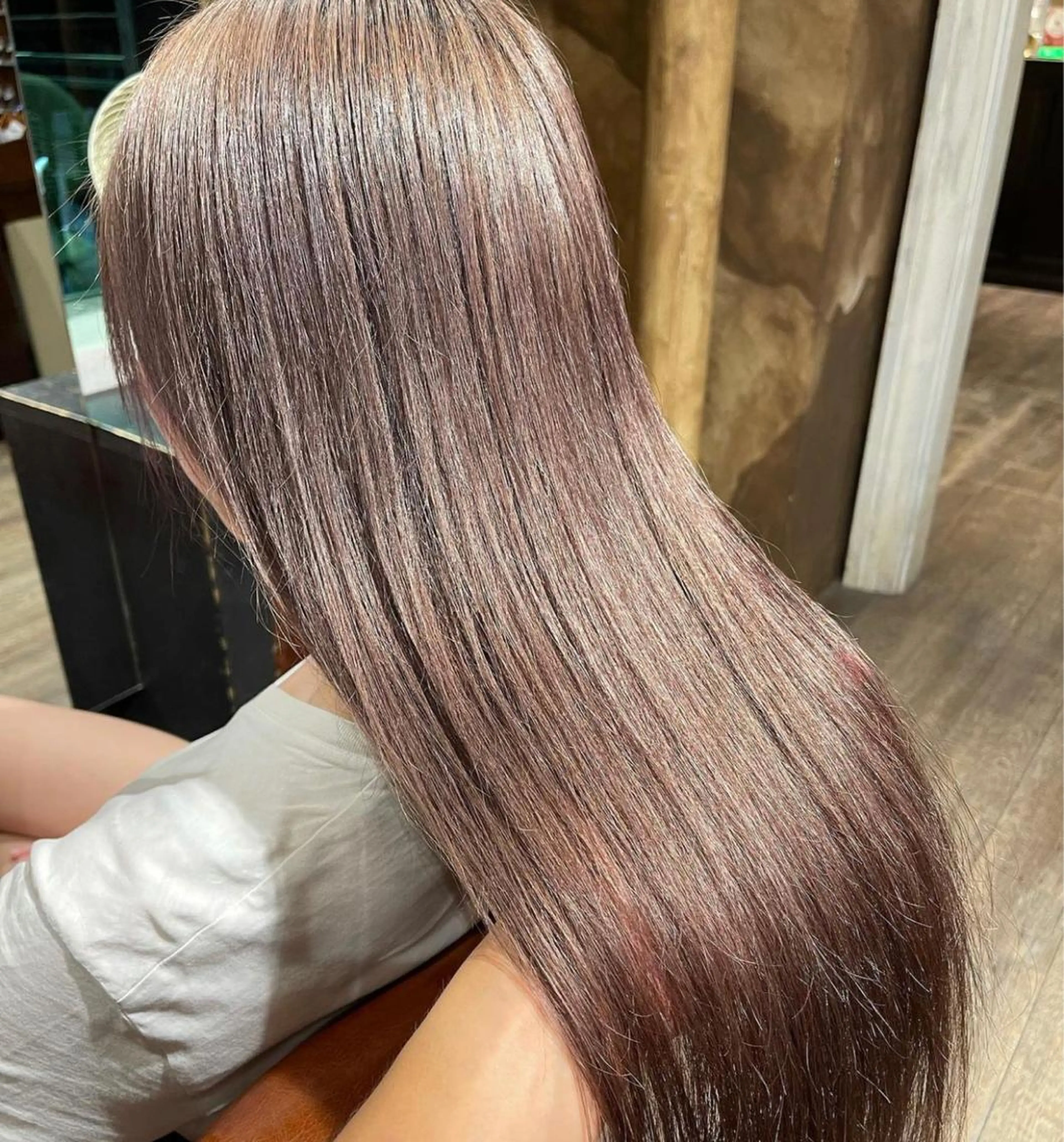 セミロング カラー ベージュカラー ブリーチ 透明感カラー ミルクティーベージュ peakshair所属・北堀江メンズパーマ 特化◎下村悠人のヘアスタイル