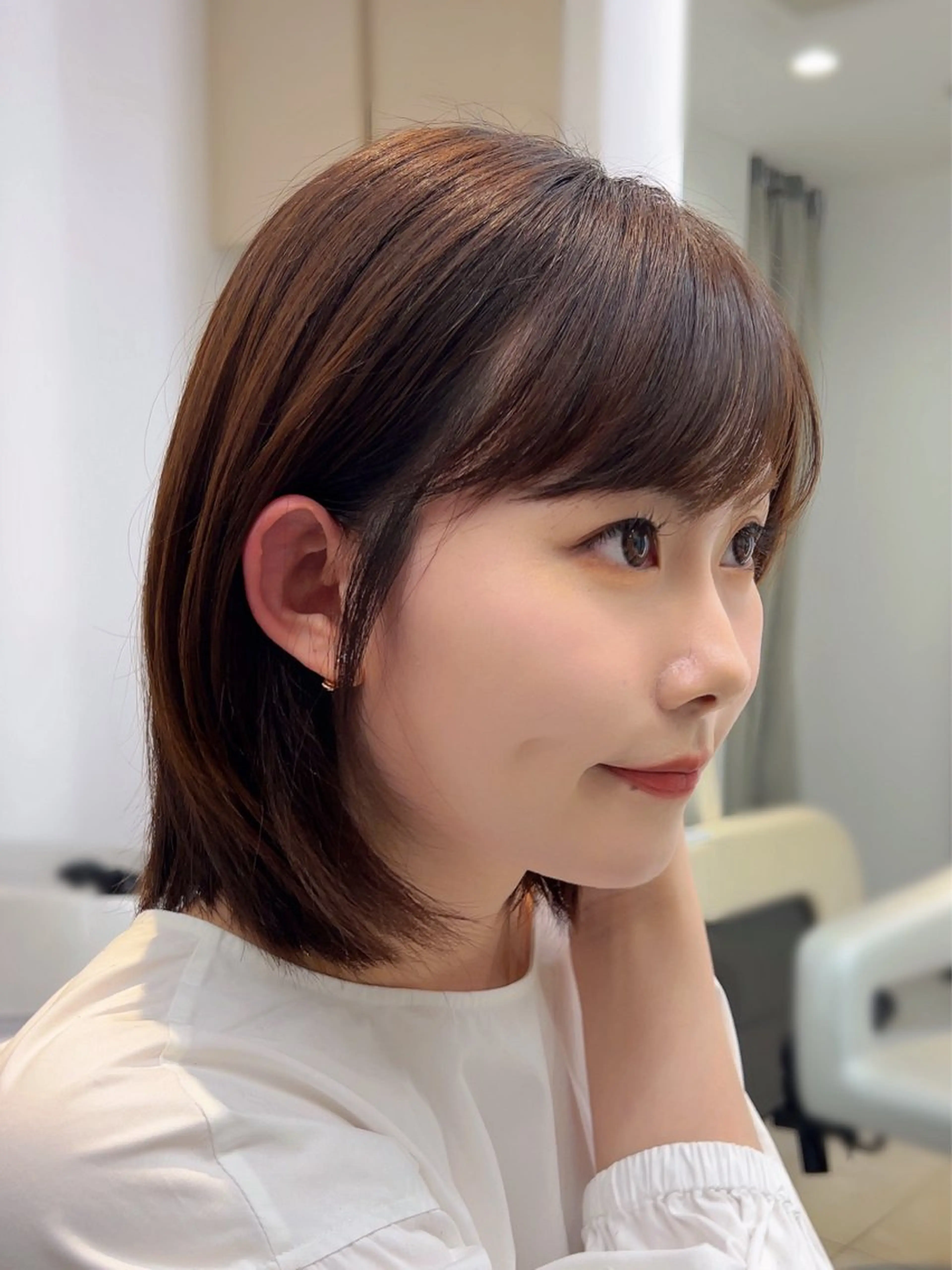 ミディアム 顔まわりレイヤー レイヤーカット カット ヘアカラー トリートメント 最高の似合わせ🪽 メンズ募集中！のヘアスタイル