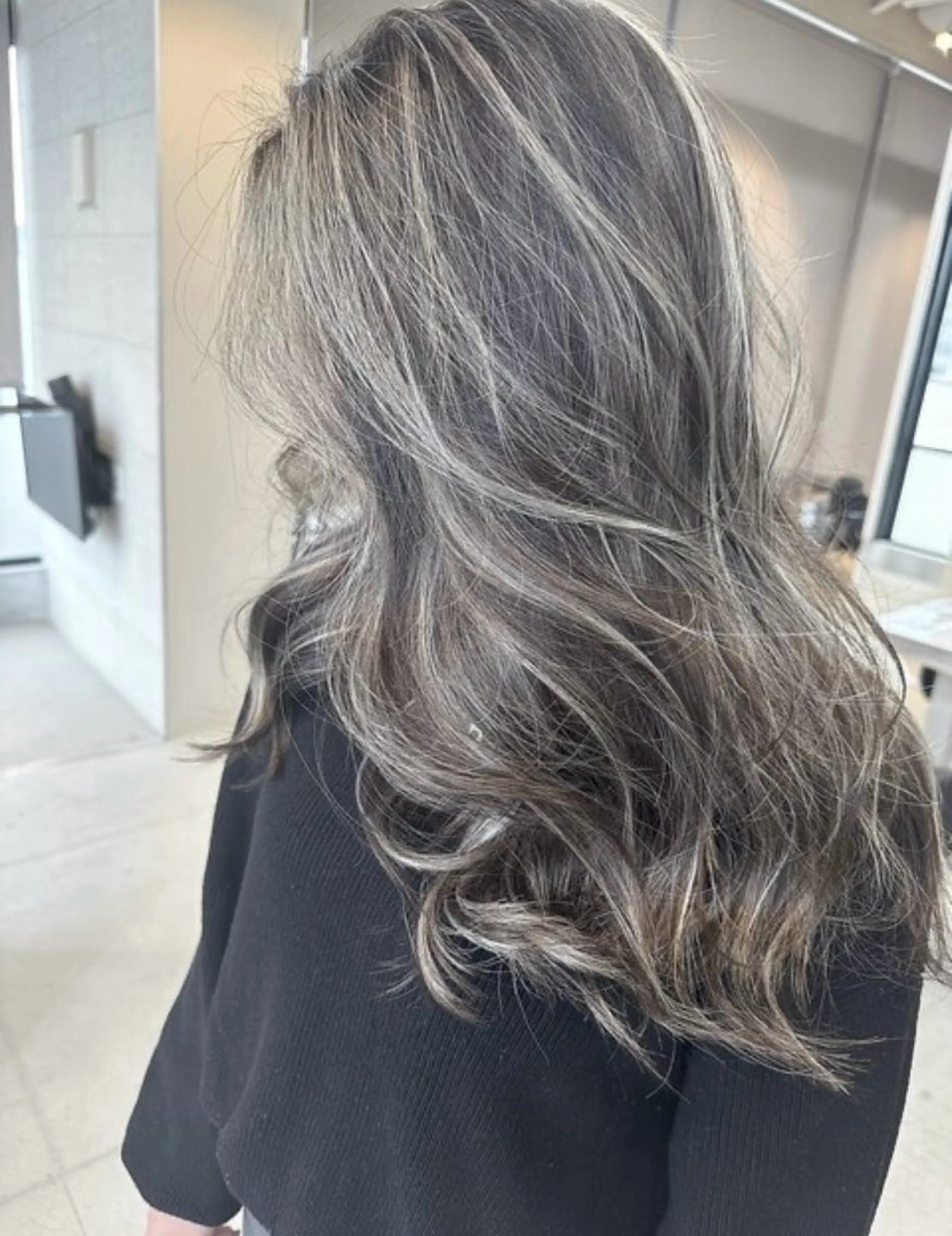 ロング ハイライト 'oli所属・難波'oli【オリ】 美容室のヘアスタイル
