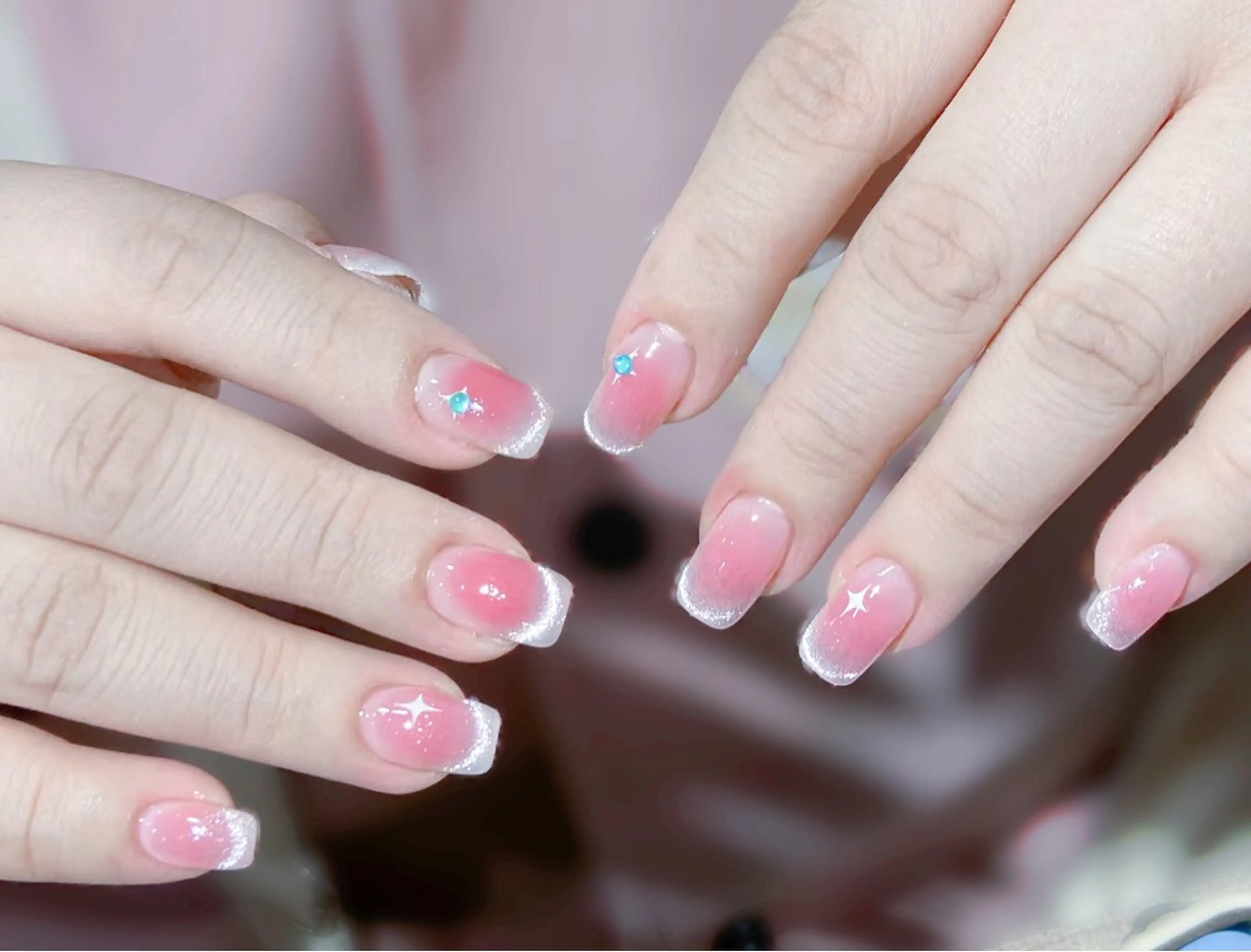 ハンドネイル💅チーク＋マグネットフレンチ🧲の写真