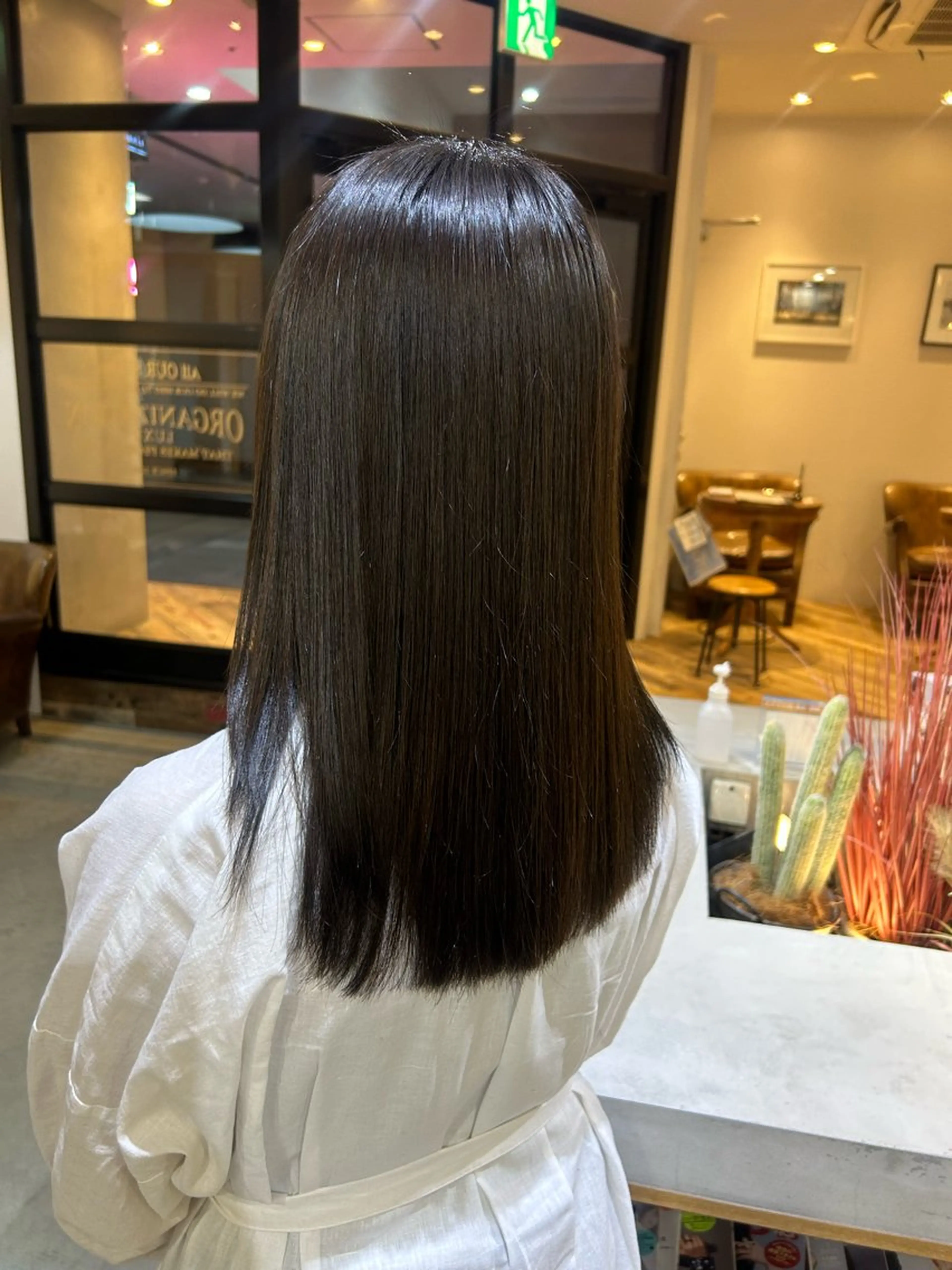 セミロング 酸性ストレート カット ヘアカラー パーマ 縮毛矯正 トリートメント 艶髪/髪質改善 yukaのヘアスタイル