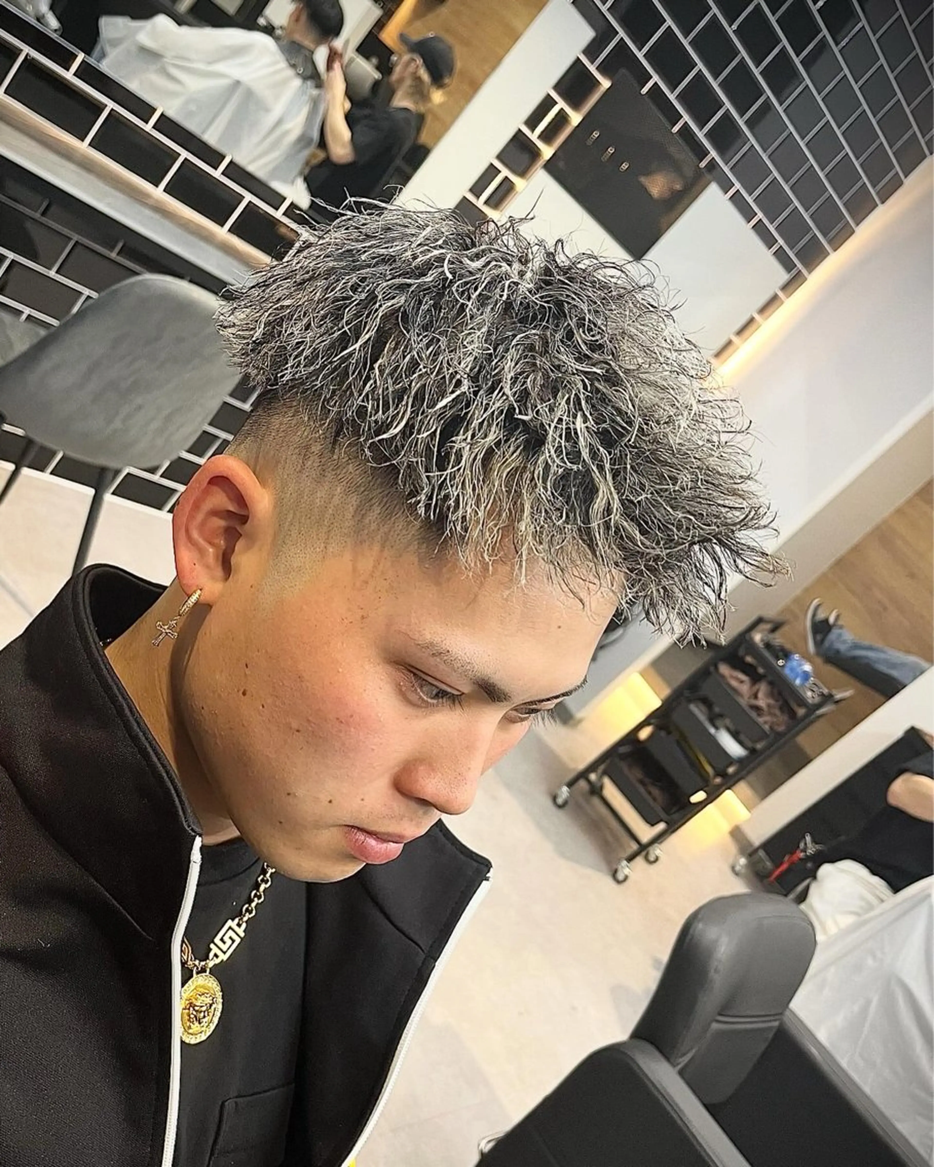 ショート カラー パーマ ヘアアレンジ メンズ メンズメッシュ メンズパーマ メッシュ カット ヘアカラー パーマ ヘアセット men'slapis YUTOのヘアスタイル