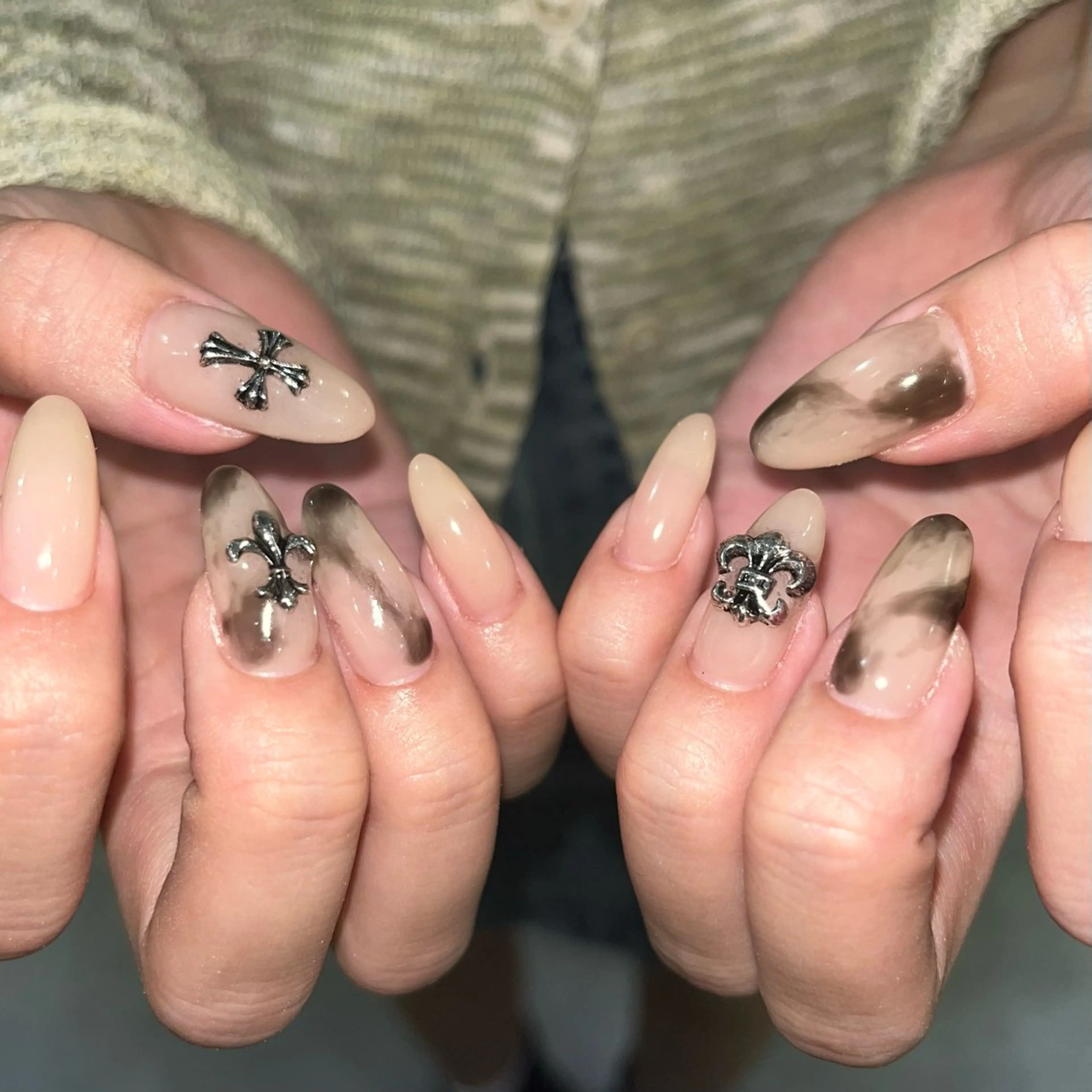 ネイル ハンドネイル フットネイル 🪐富島彩夏 /海外nail🪐のネイルデザイン