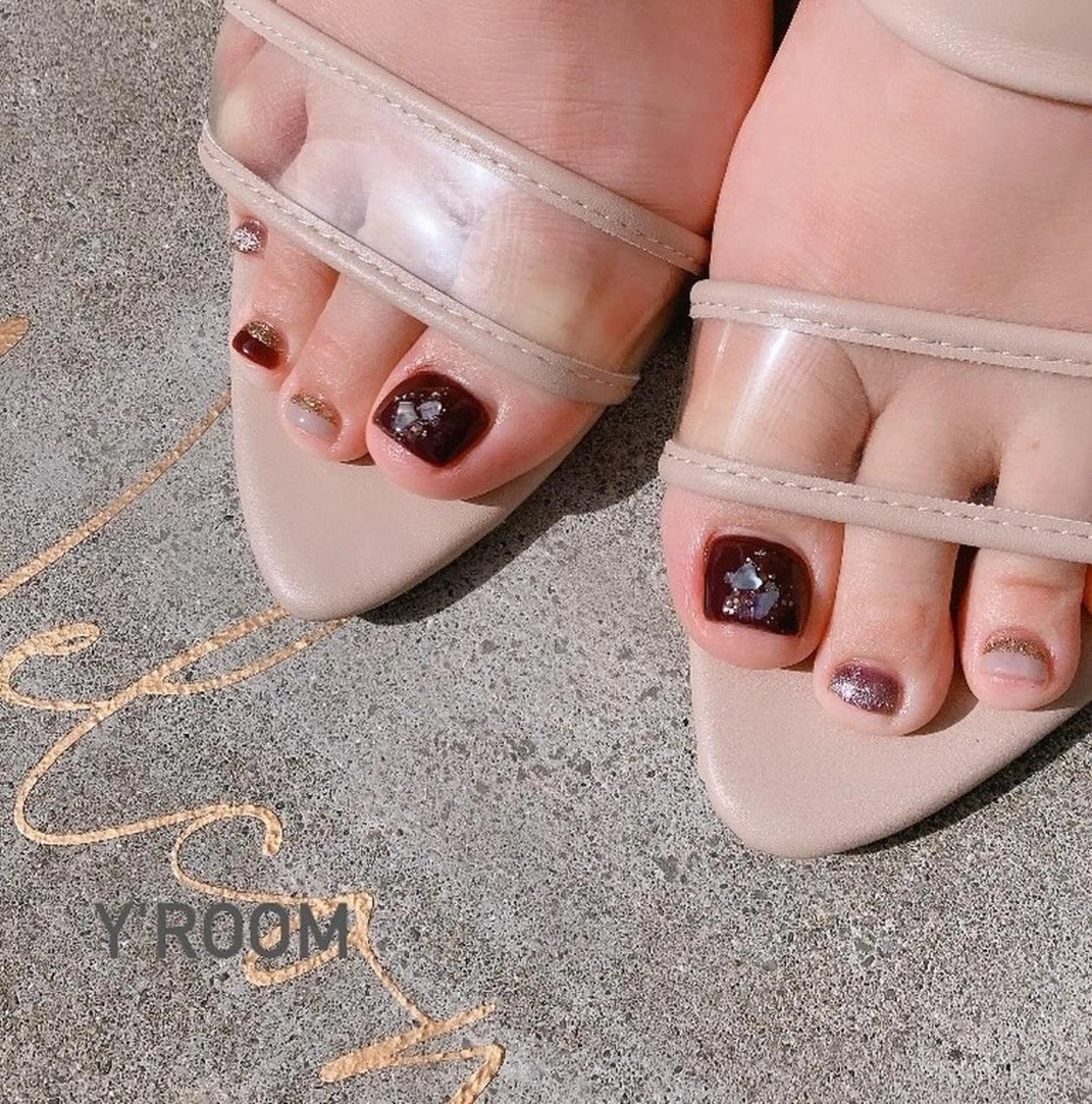 ネイル オーロラネイル フラッシュネイル フットネイル ジェルネイル 氷ネイル・うるうるネイル YUKA （ネイリスト）のネイルデザイン