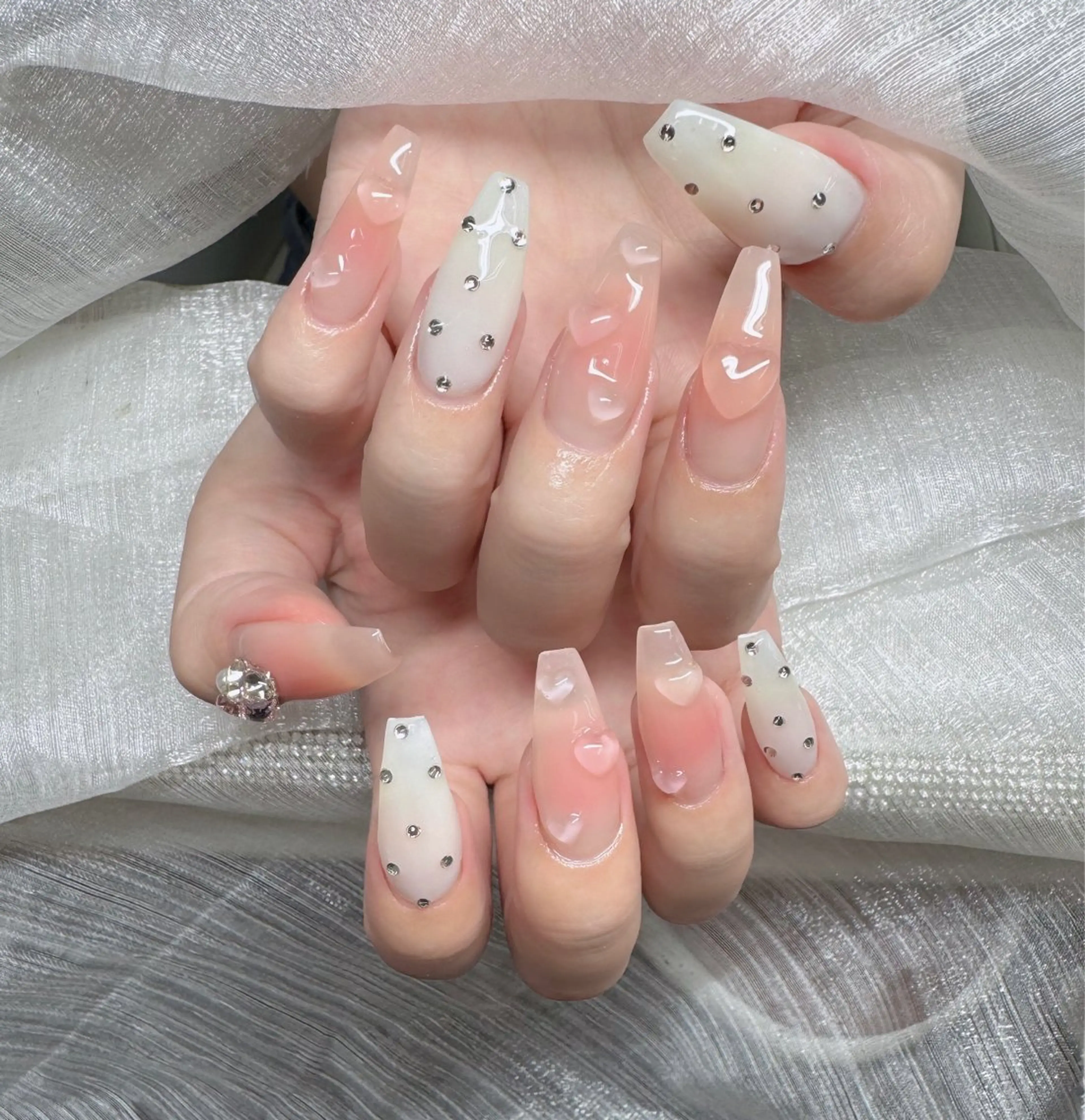 ネイル フレンチネイル ジェルネイル ハロウィン キラキラネイル 韓国ネイル H.babynailsalon所属・H.baby Nail Salonのネイルデザイン