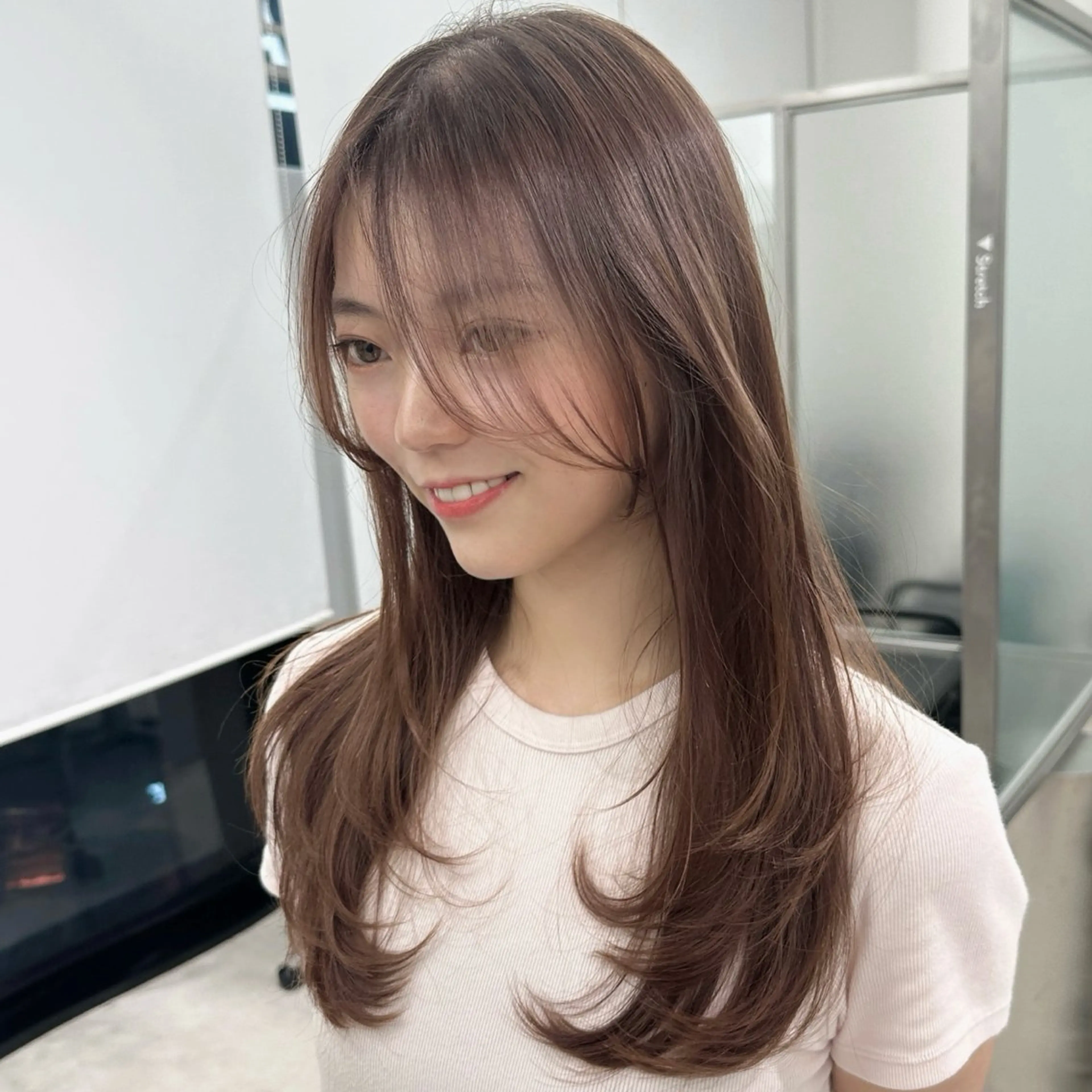 ミディアム GO TODAY  NU茶屋町所属・顔まわりで第一印象を 良くする美容師のヘアスタイル
