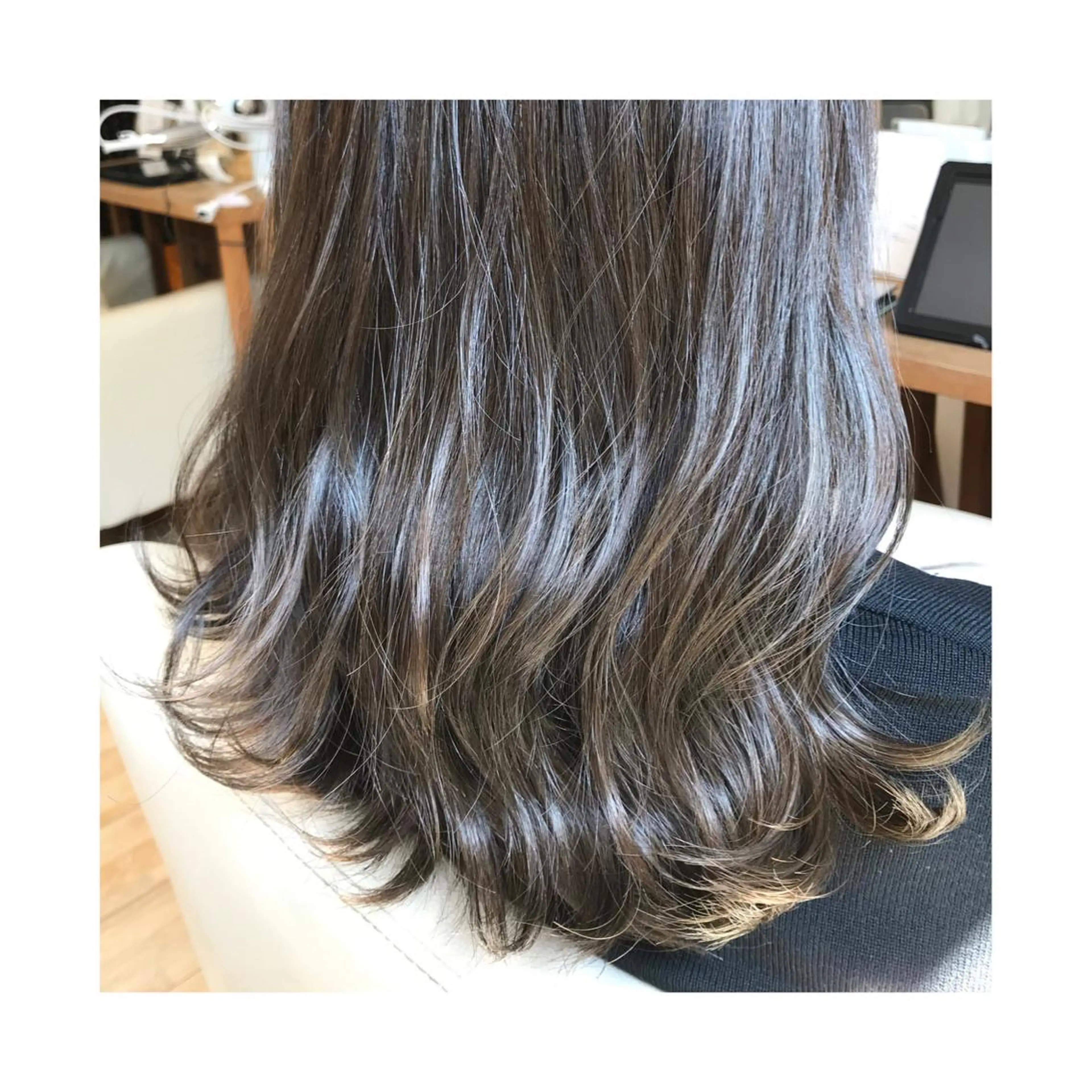 セミロング カラー タカノ アツコのヘアスタイル