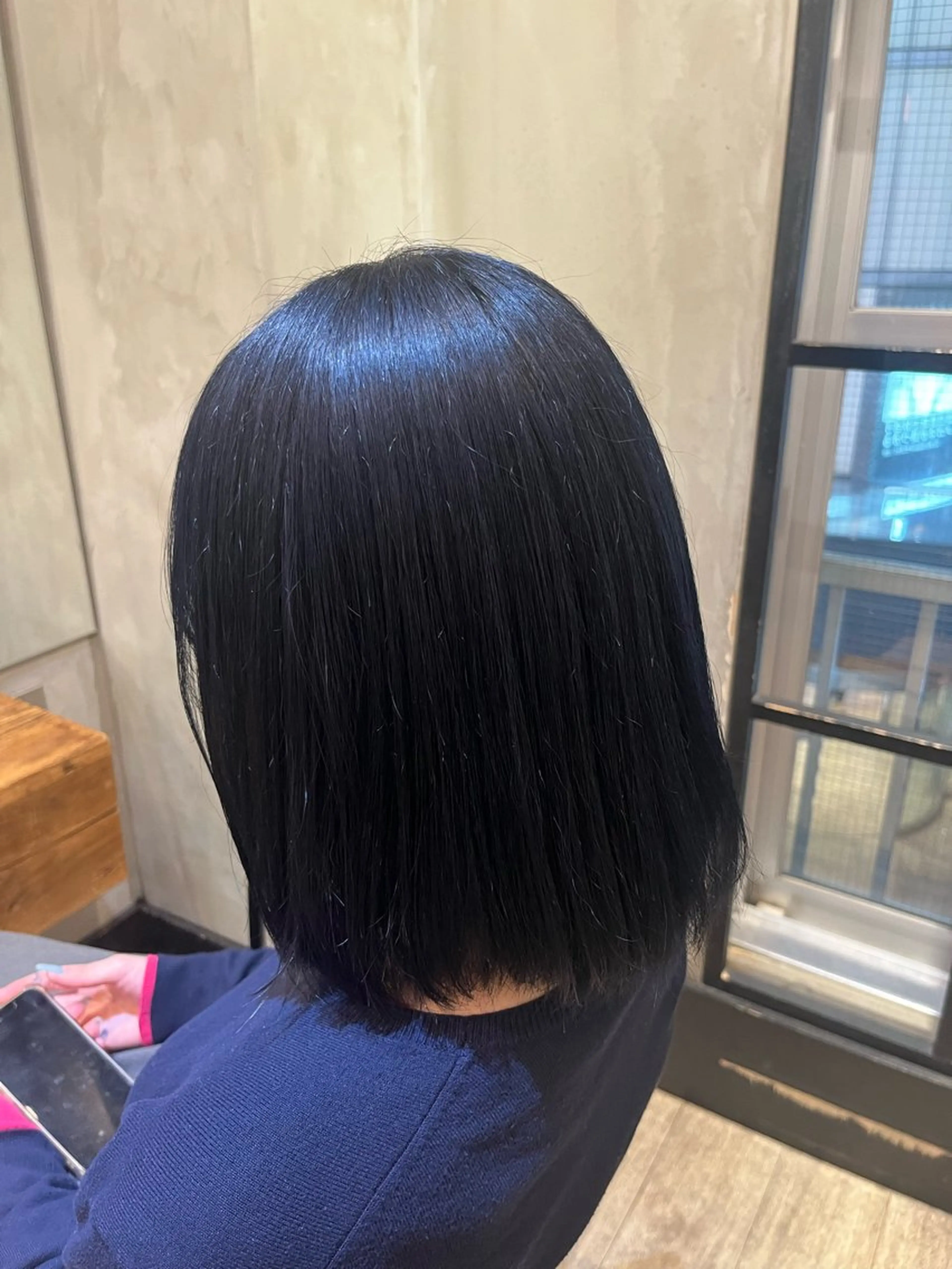 ミディアム カラー 黒髪 ブルーカラー ブルーブラック 透明感カラー 屋形 咲也のヘアスタイル