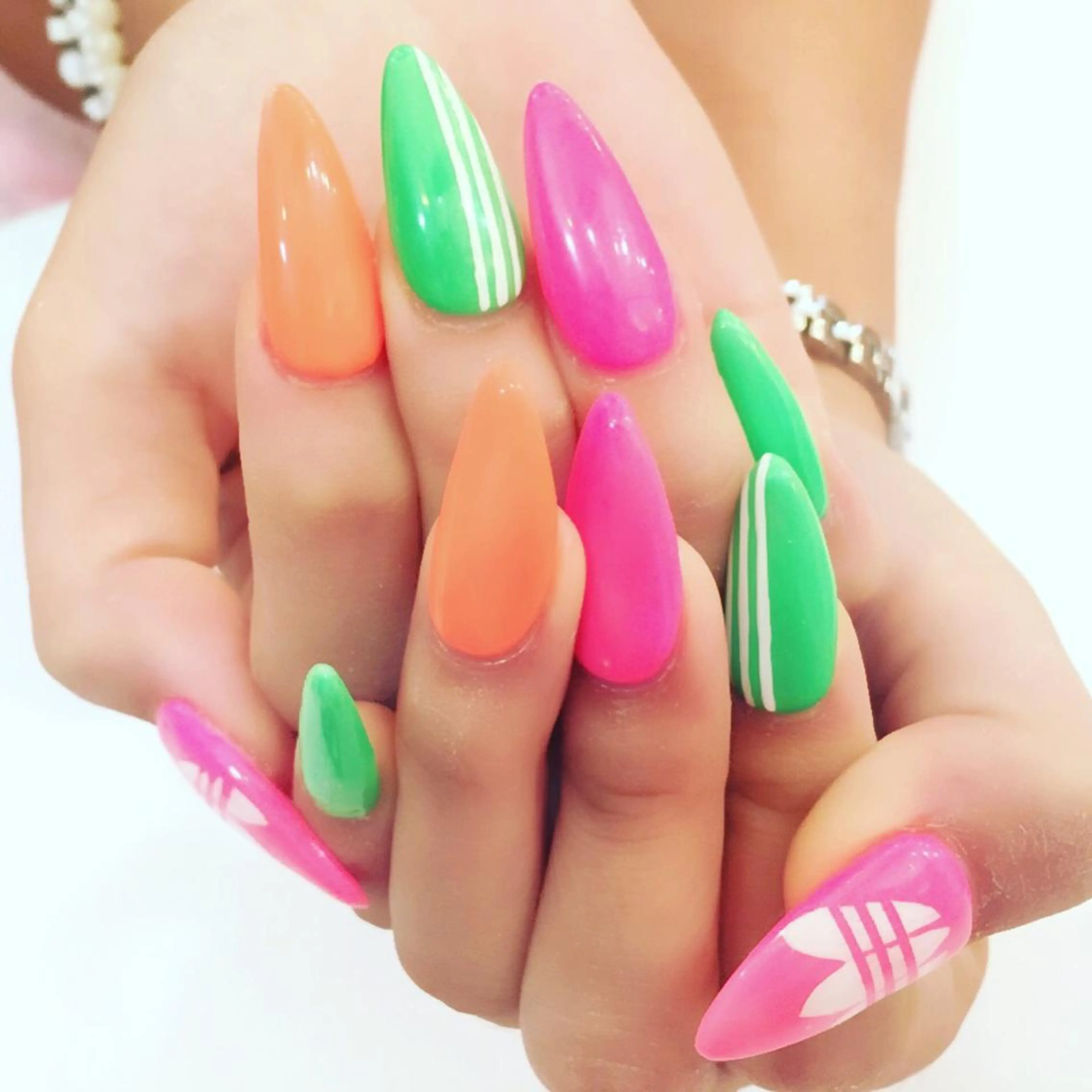 ロング カラー パーマ ヘアアレンジ メンズ キッズ ネイル マツエク・マツパ 学生（メンズ向け） 付け放題 学生 アートネイル フットネイル NAILSGOGO shibuyaのネイルデザイン