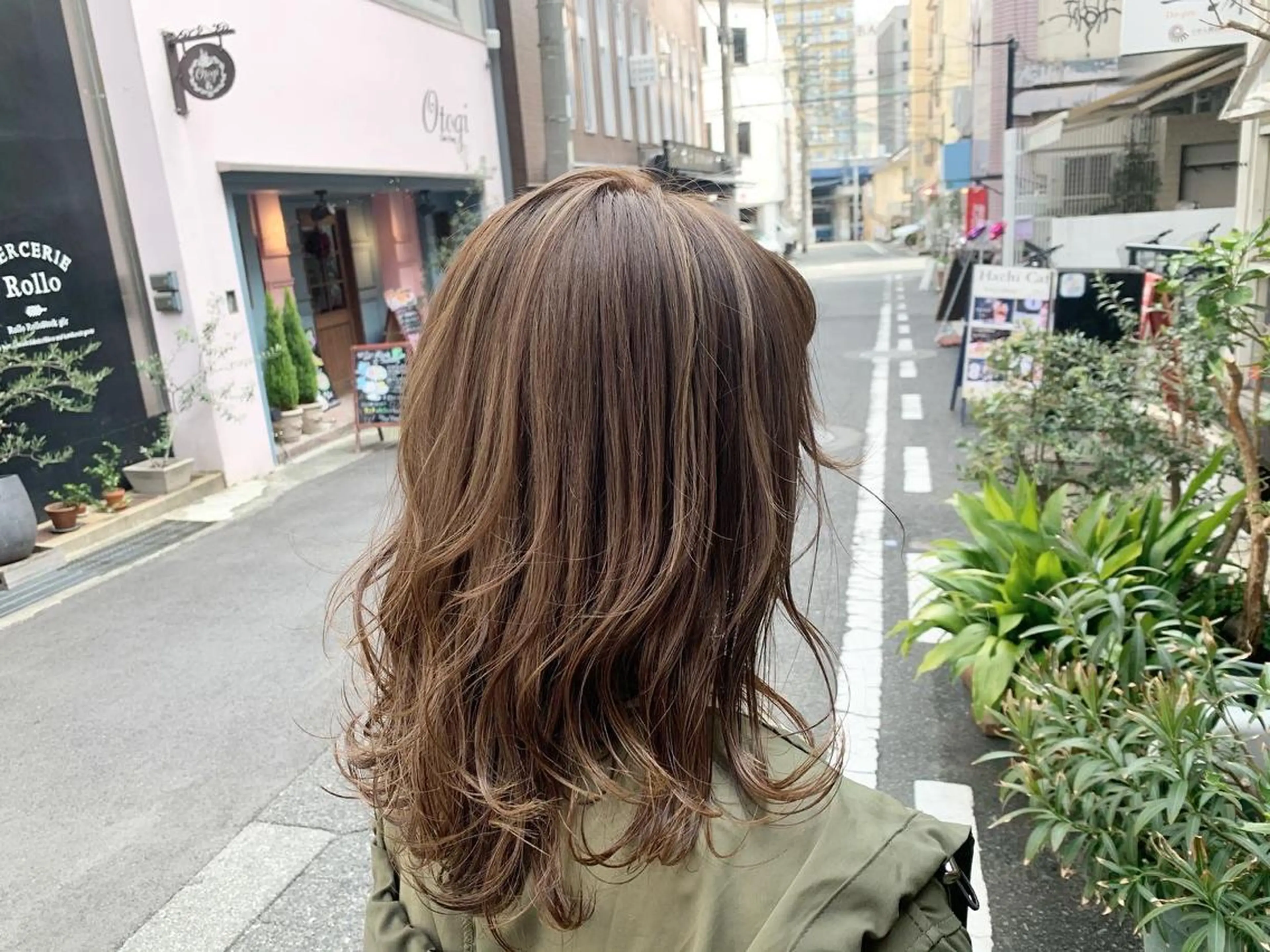 セミロング カラー ベージュカラー ハイライトカラー ハイライト レイヤーカット カット ヘアカラー トリートメント LEB所属・下河 宗太のヘアスタイル
