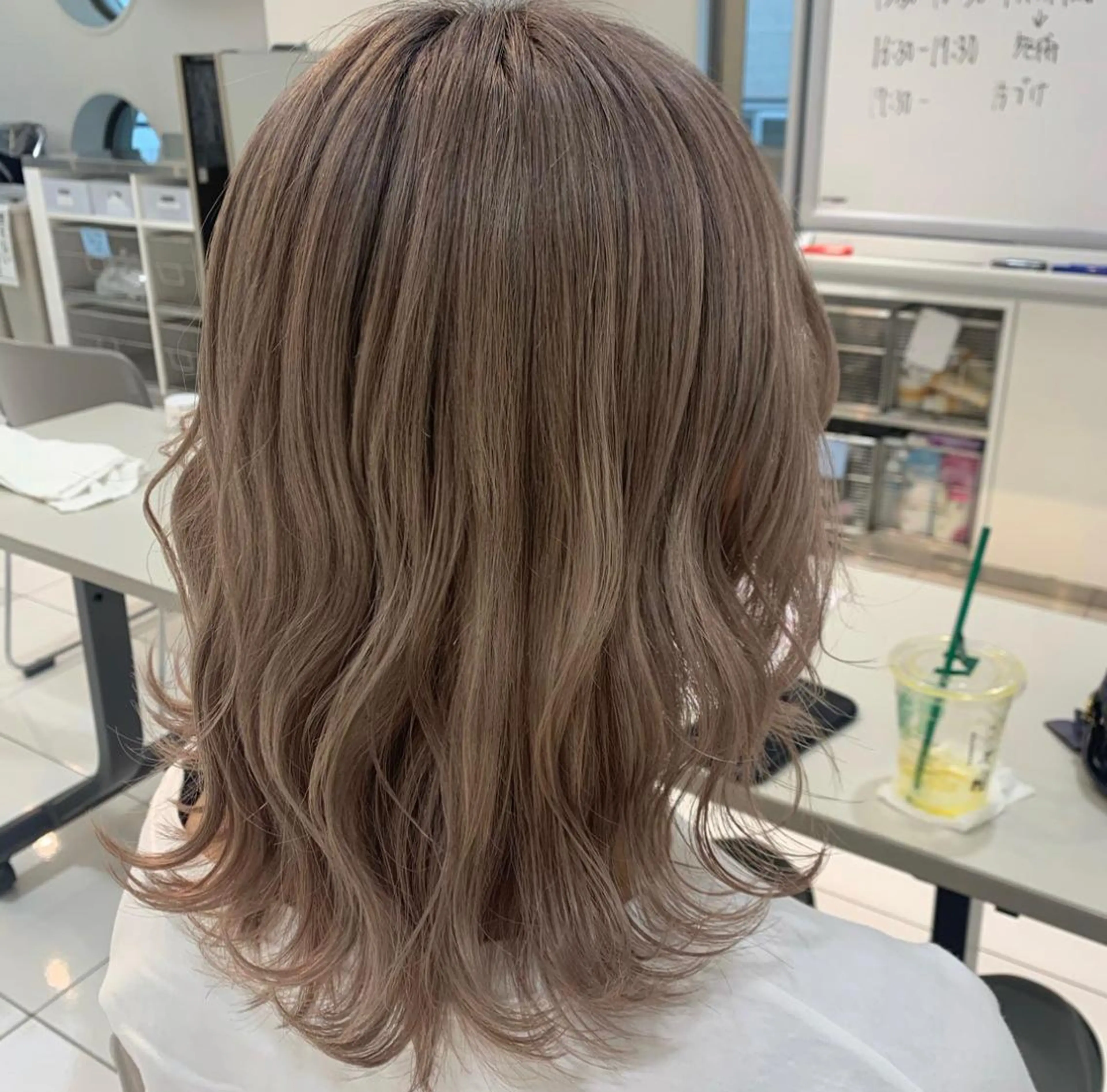 セミロング SALOWIN銀座六丁目店所属・津田 怜果のヘアスタイル