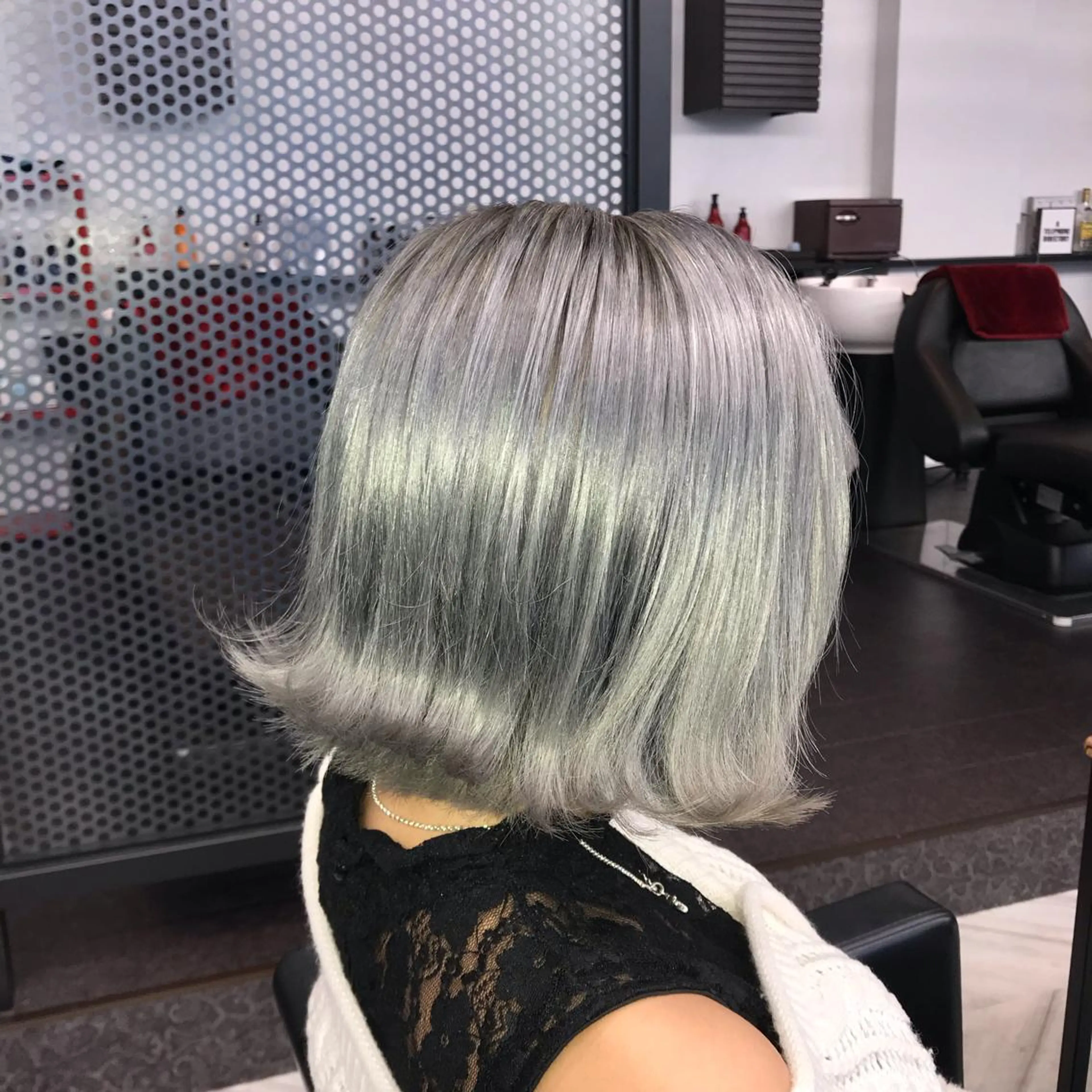 ミディアム カラー シルバー ヘアカラー トリートメント 🌹 AKARI  🌹のヘアスタイル