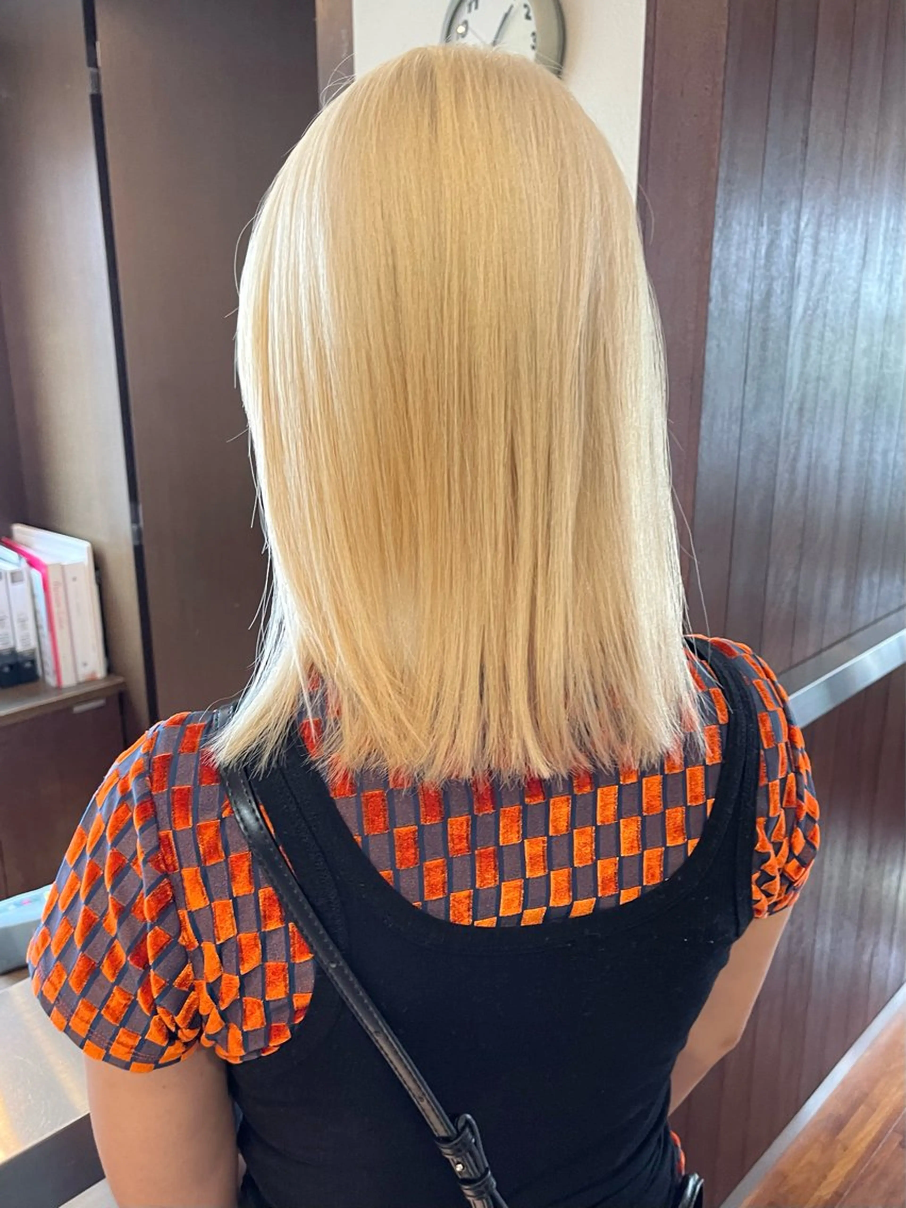 ミディアム カラー 抜きっぱなしブロンド ブロンド カット ヘアカラー トリートメント 髪質改善ｶﾗｰ ｹｱﾌﾞﾘｰﾁ/ﾀﾑのヘアスタイル