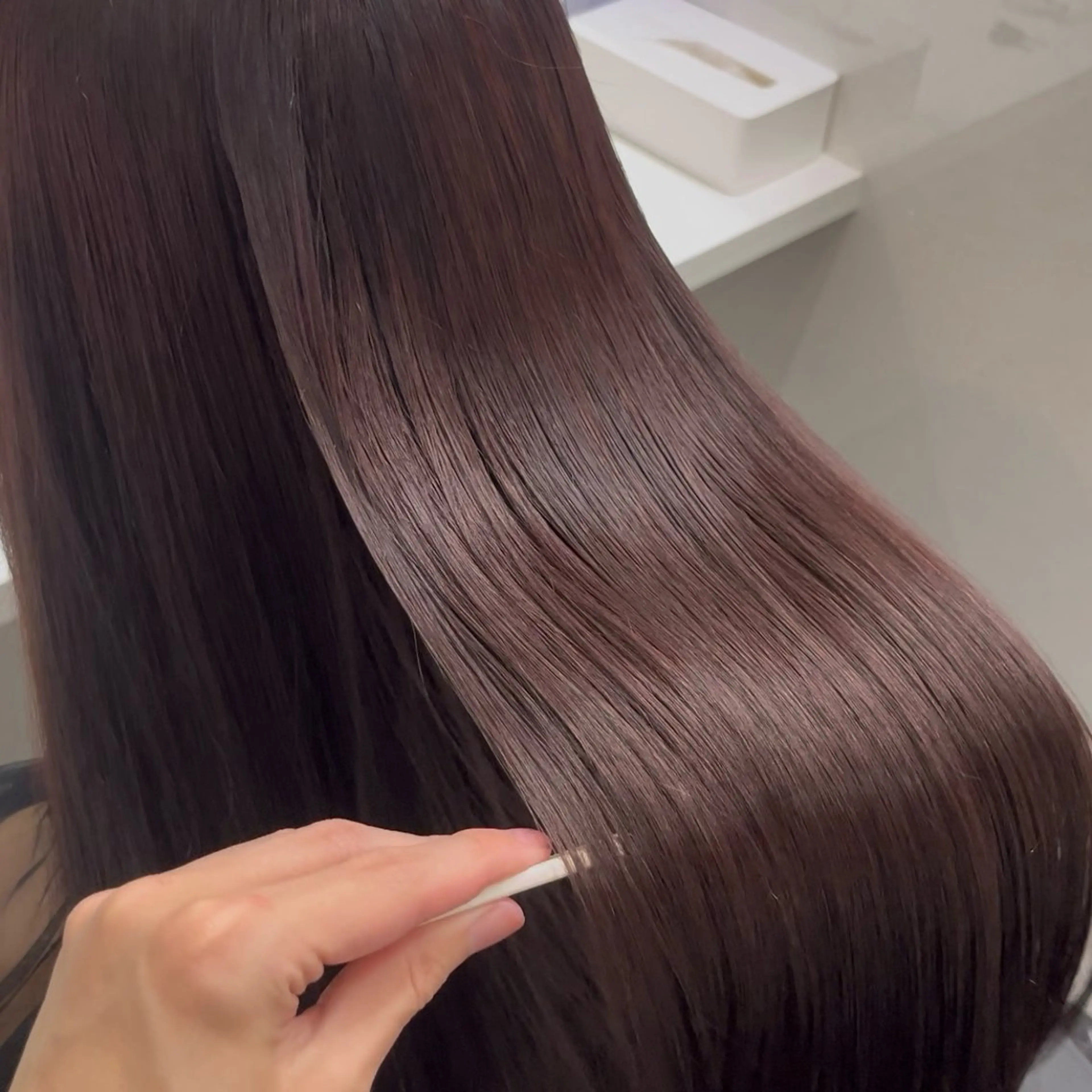 ロング カラー ベージュカラー 黒髪 ブリーチ ブルーカラー ブルーブラック ヘアカラー トリートメント ハイトーン/ 髪質改善/上質艶髪のヘアスタイル