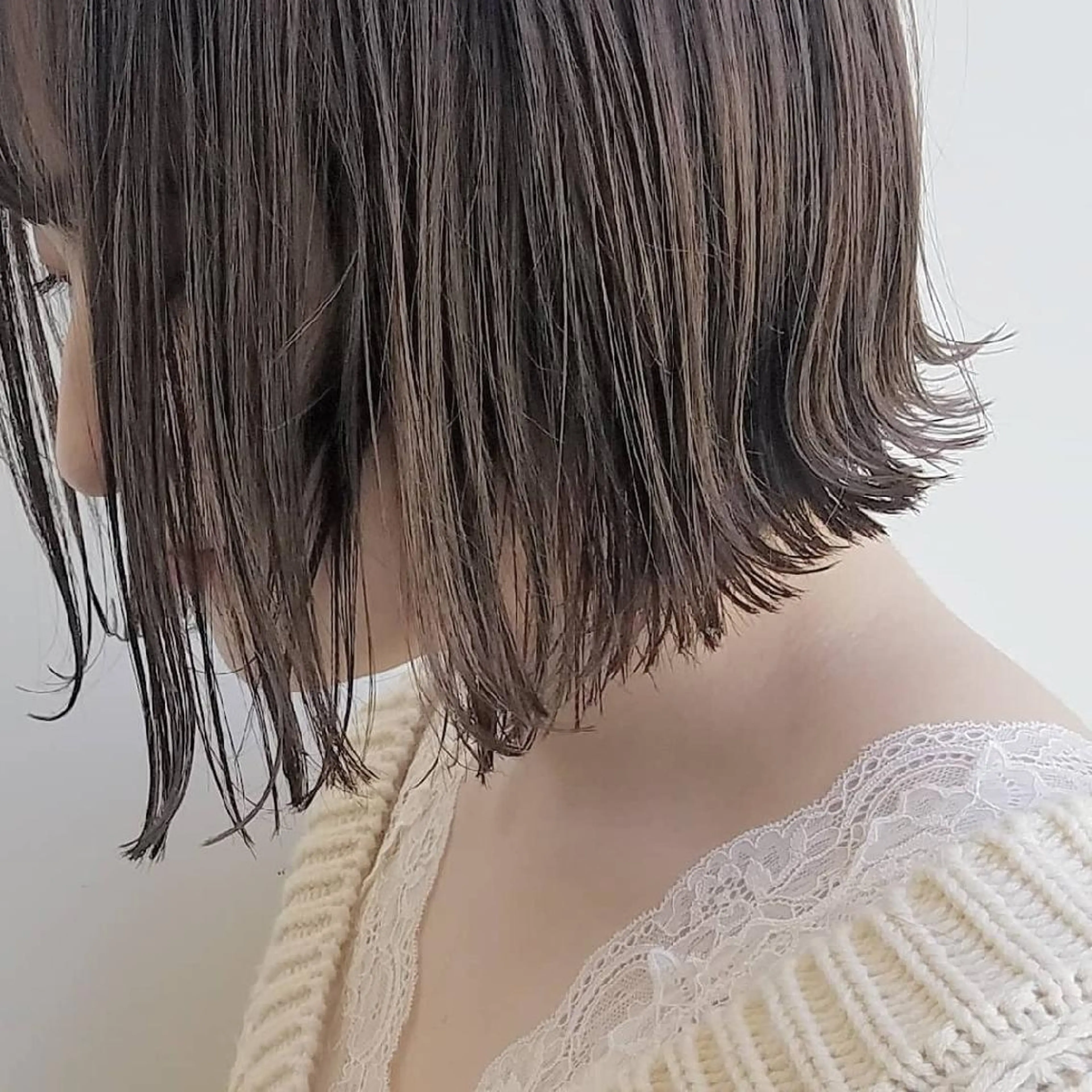 ショート カラー ボブ くせ毛 ショートヘア iplus✴ まつげ、眉毛、耳つぼのマツエク・マツパデザイン