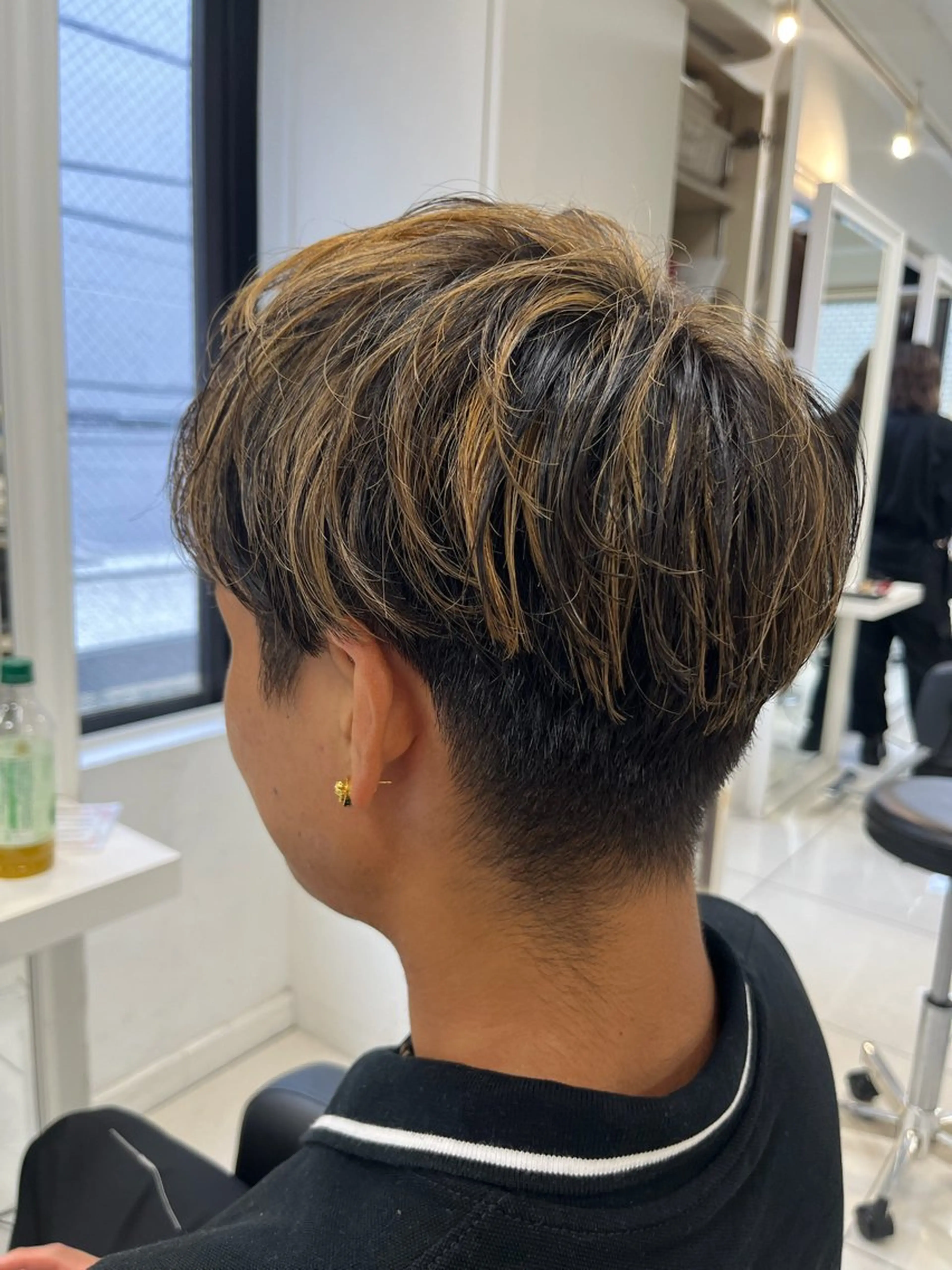 ショート カラー メンズ メンズハイライト マッシュ 刈り上げ ハイライトカラー ハイライト カット ヘアカラー トリートメント メンズ縮毛矯正🦊ハ イトーン　RYOKAのヘアスタイル