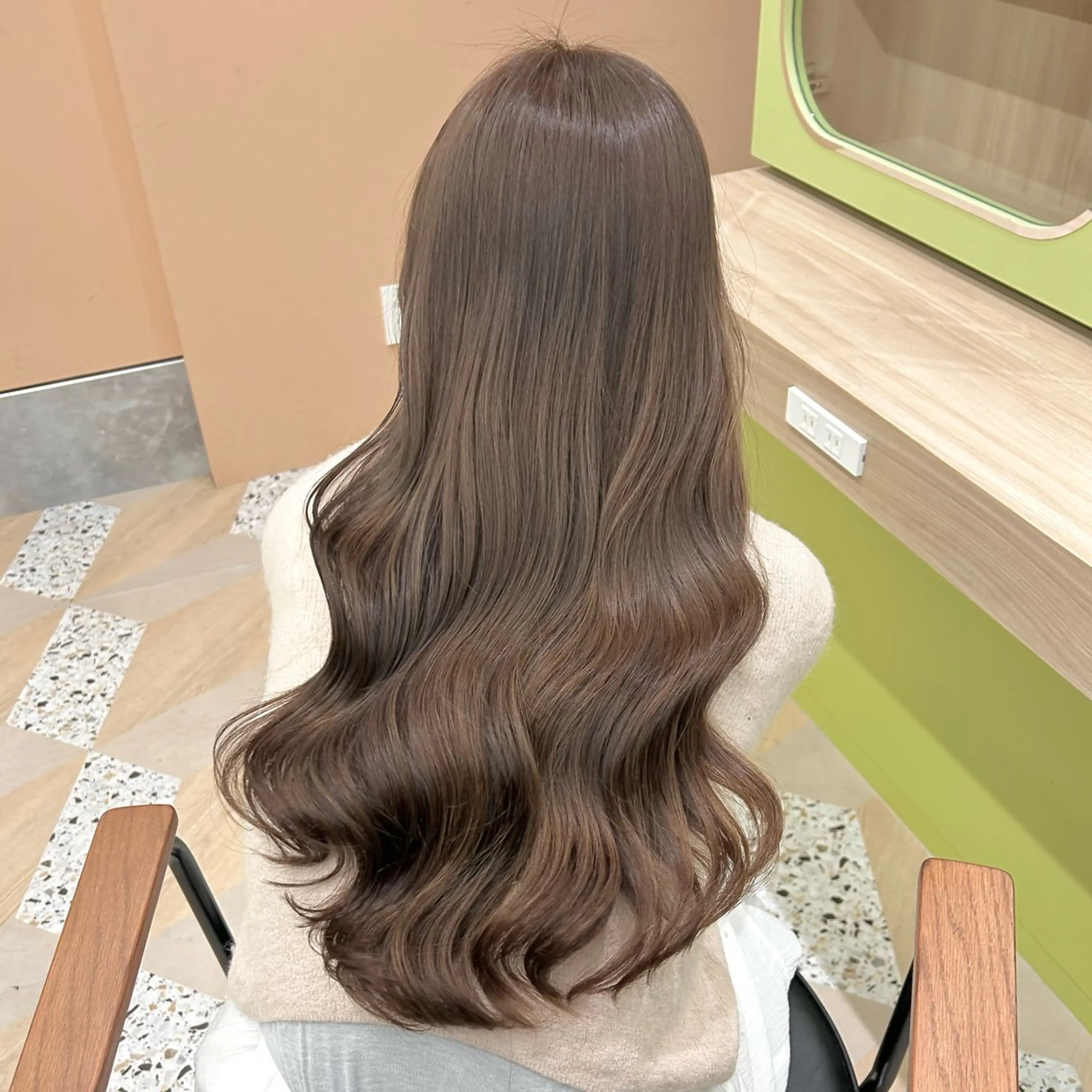 ロング カラー ベージュカラー ブリーチ ブラウンカラー ショコラベージュ 透明感カラー カット ヘアカラー トリートメント ブリーチなしベージュ /ヘアセット/ミユのヘアスタイル