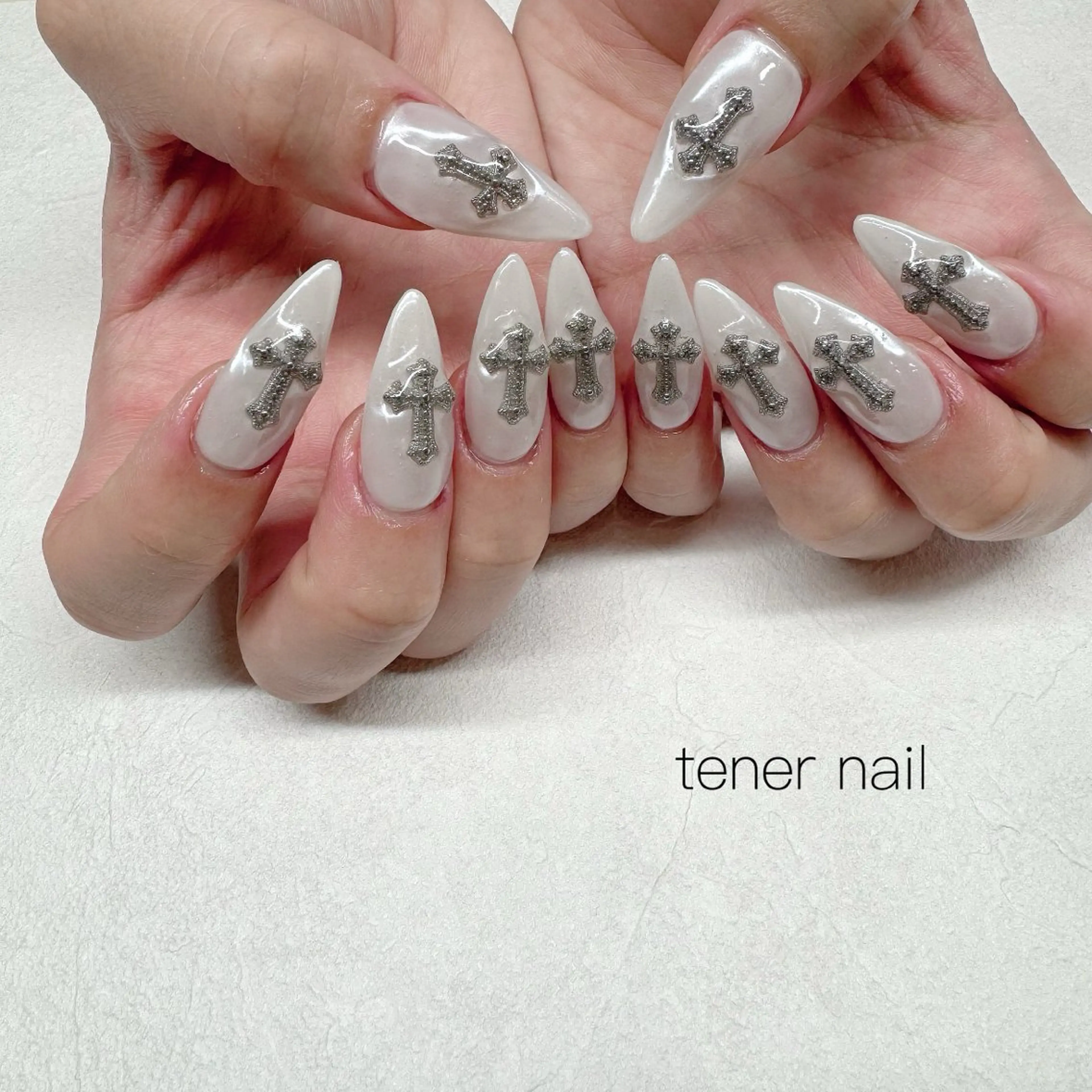 ネイル ホワイト ハンドネイル tener  nail  テネルネイル所属・テネルネイル tener nailのネイルデザイン