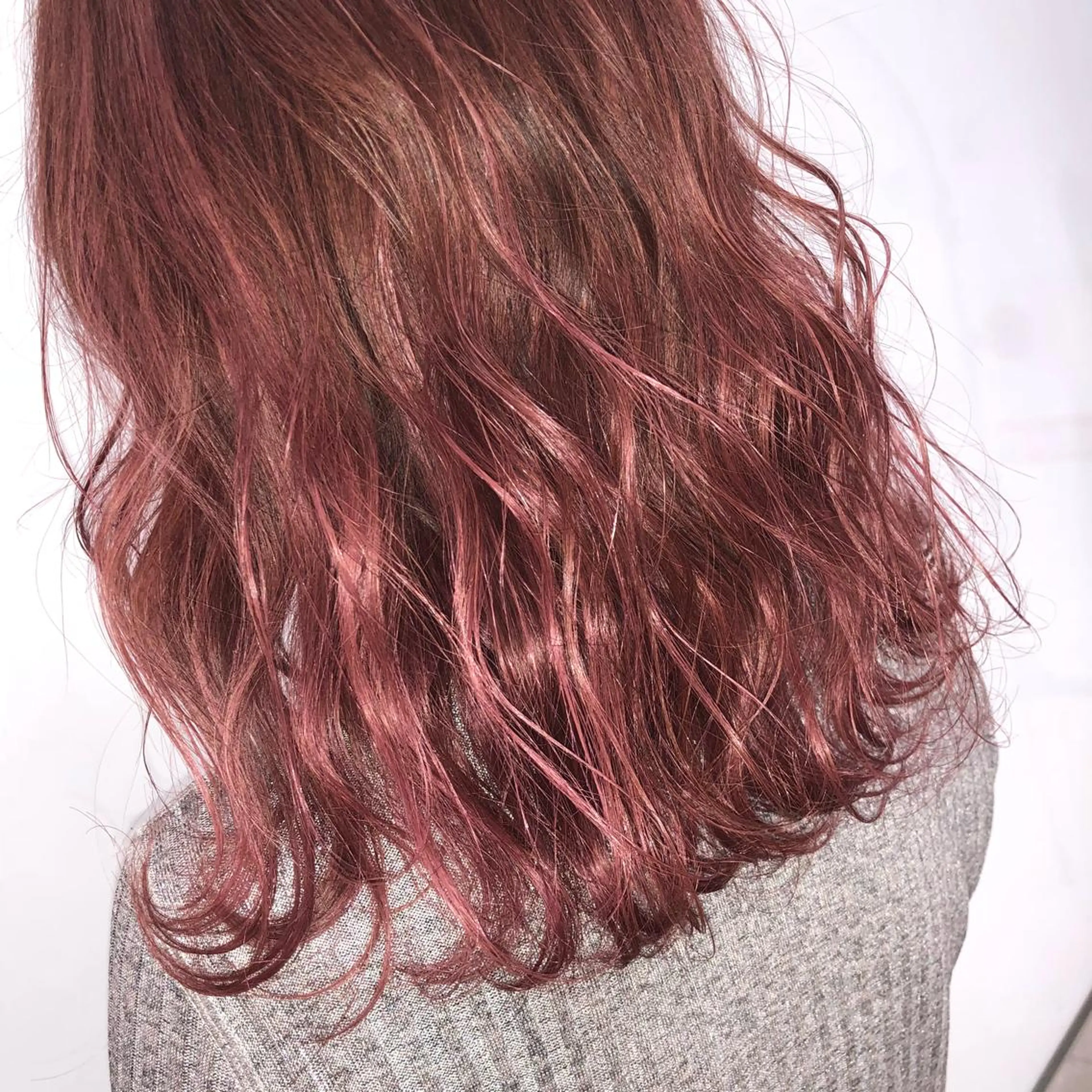 ミディアム カラー ピンクカラー ヘアカラー 佐々木 好乃のヘアスタイル