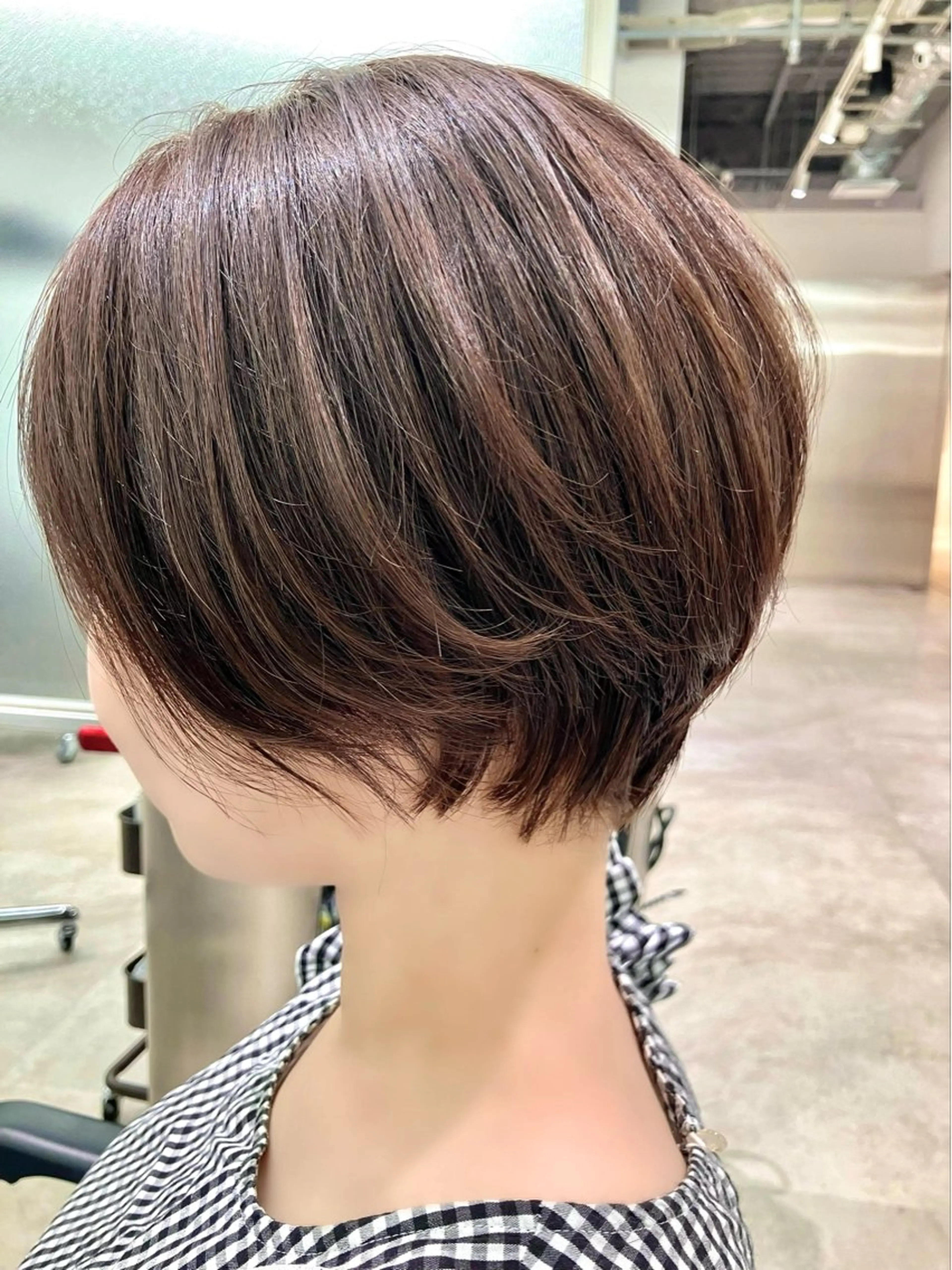 ショート カラー 丸みショート アッシュ ベージュカラー ショートヘア カット ヘアカラー トリートメント GOTODAY シェアサロン梅田NU茶屋町店所属・髪質改善、縮毛矯正 水素カラー/みほのヘアスタイル