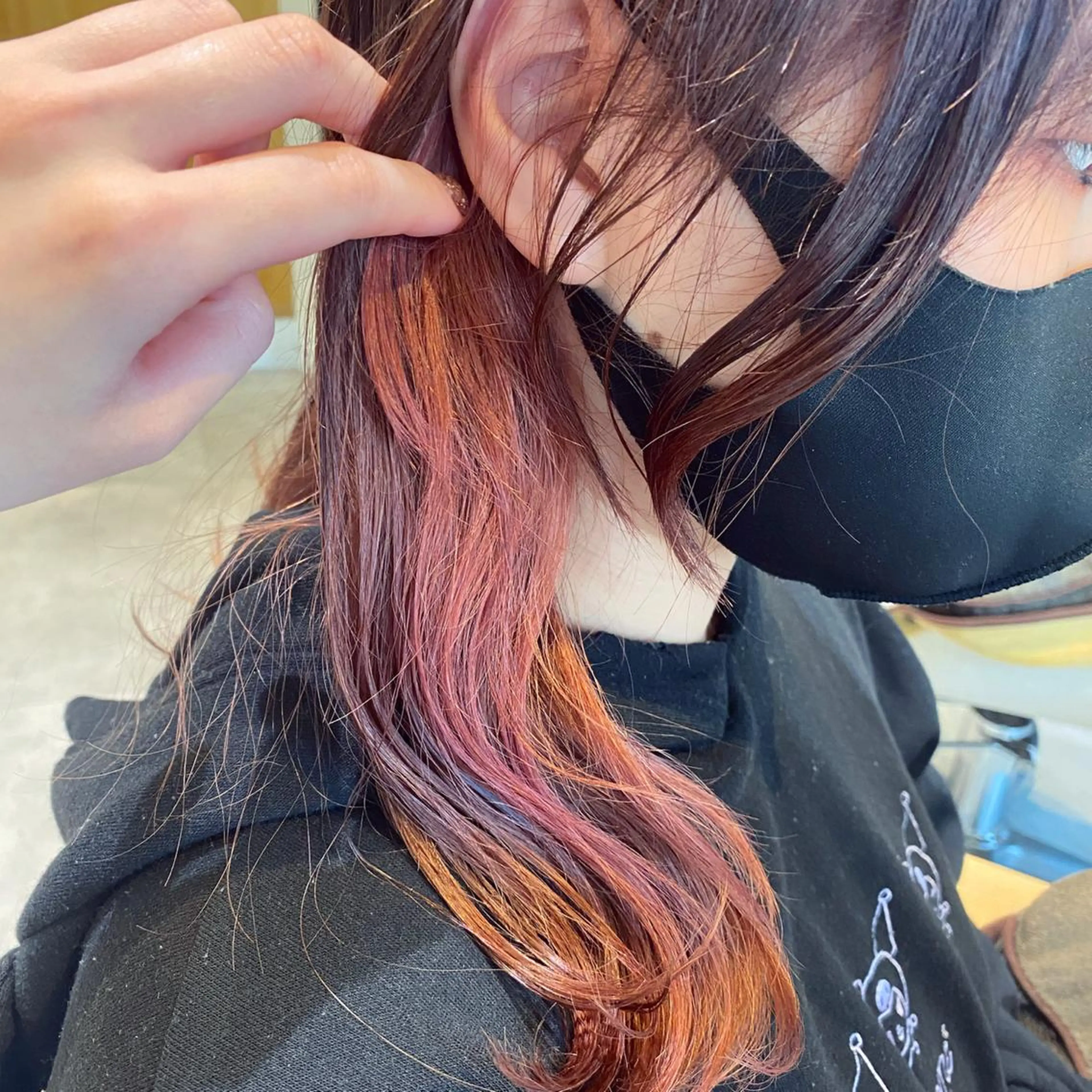 ロング カラー ブリーチ ダブルカラー インナーカラー ピンクカラー カット ヘアカラー 南上 野々佳のヘアスタイル