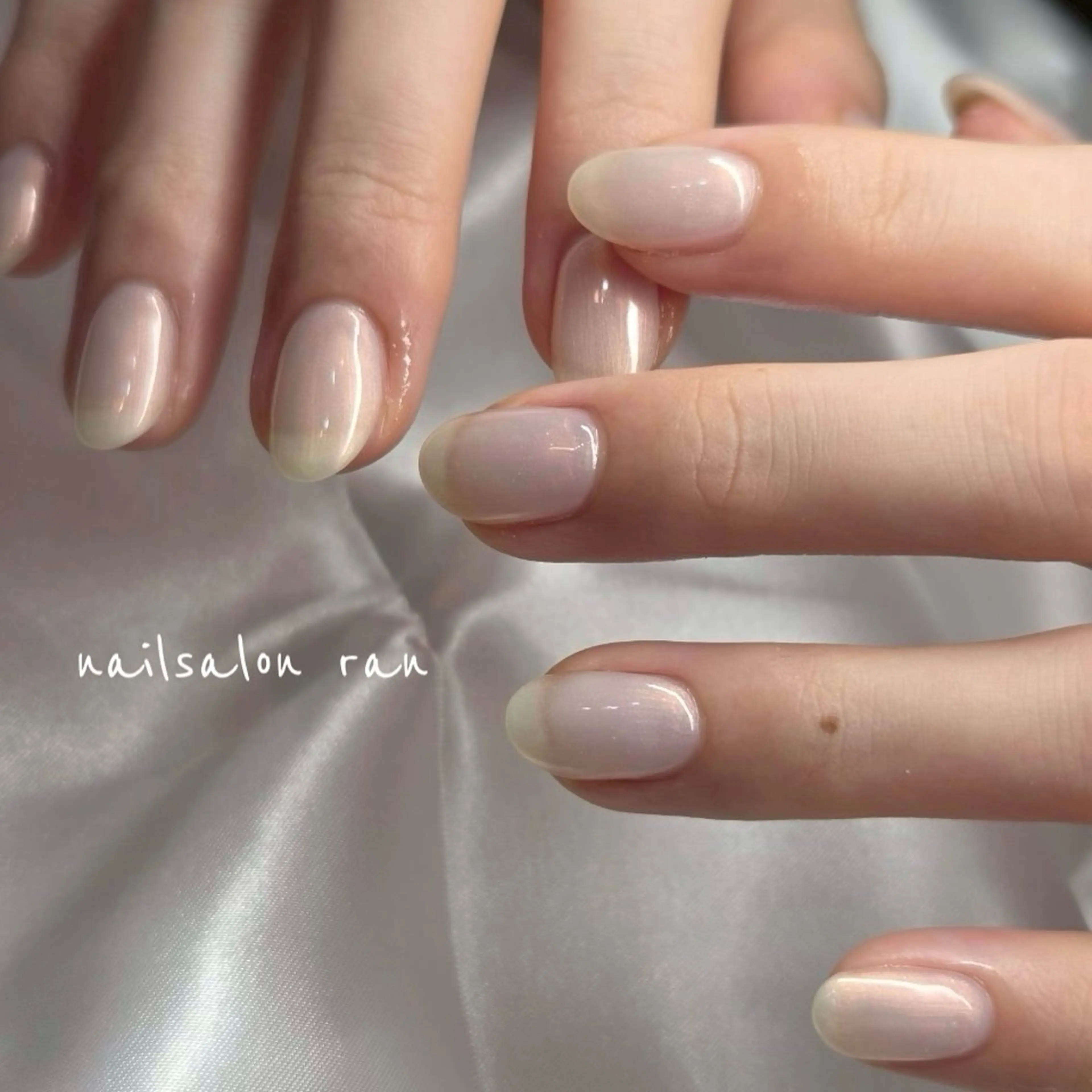 ネイル マグネットネイル ホワイト ハンドネイル nailsalon ranのネイルデザイン