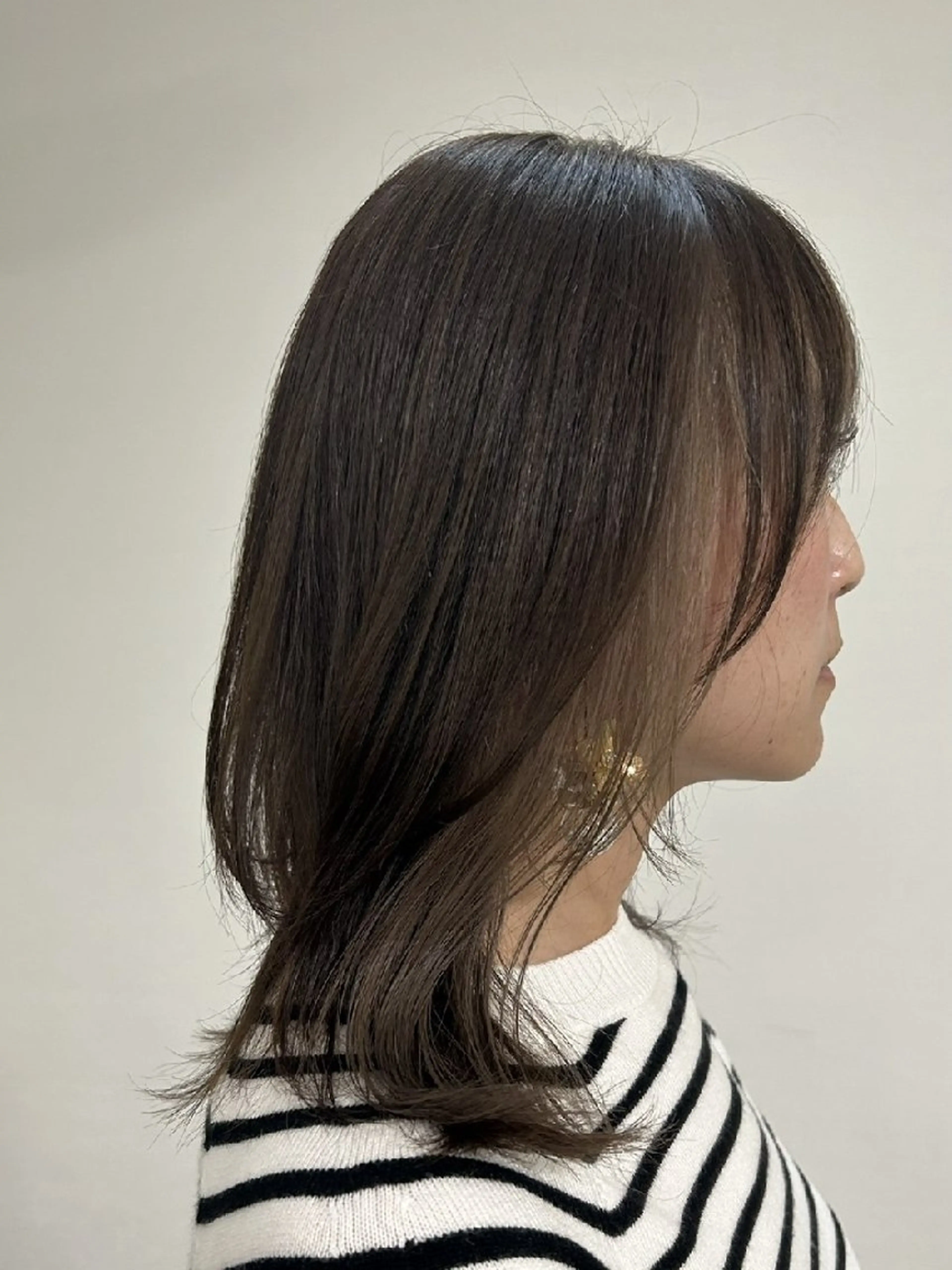 カラー セミロング ブリーチ 透明感カラー グレージュ インナーカラー 安達まい/ インナーカラー✨のヘアスタイル