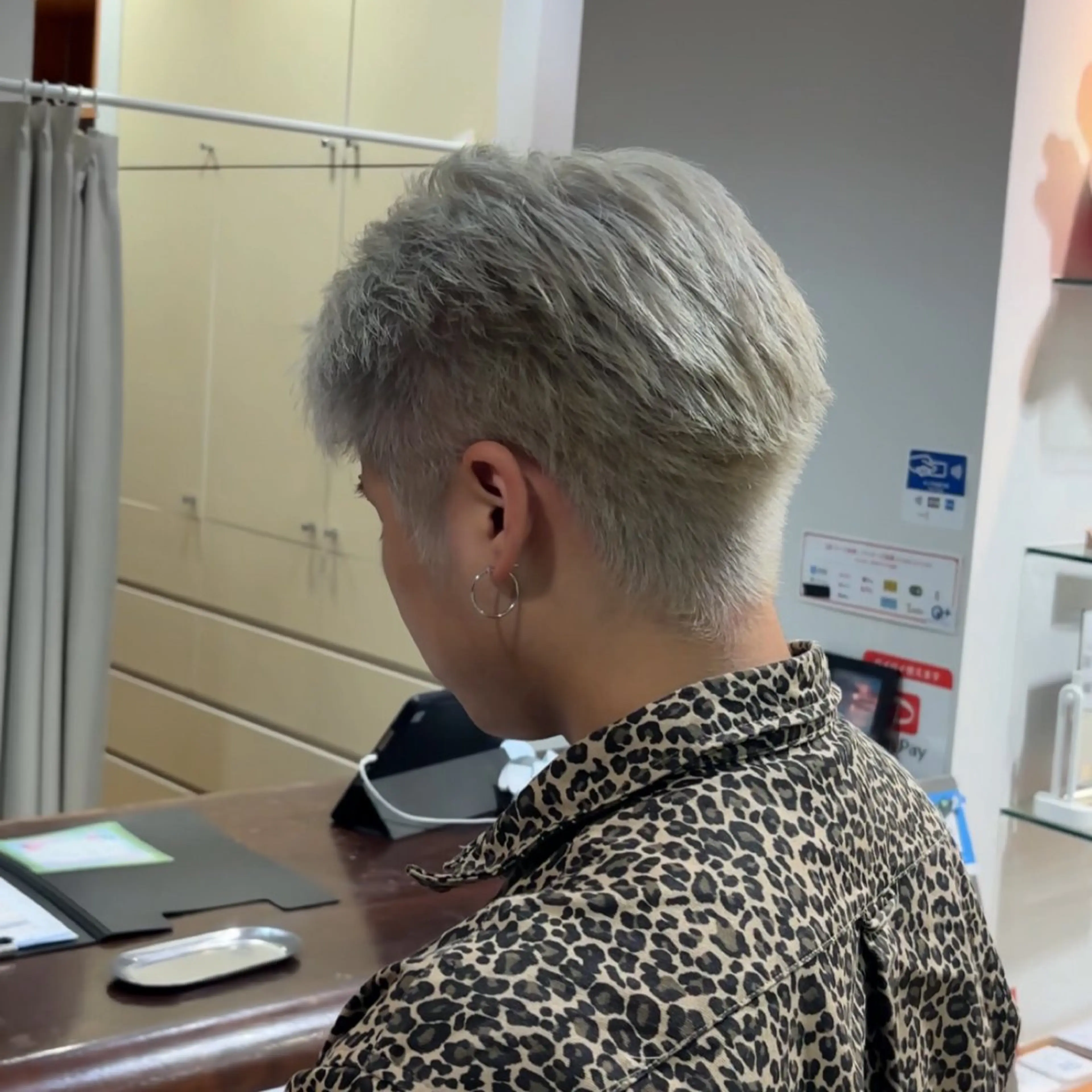 ショート カラー メンズパーマ✨️ ケアブリーチカラーのヘアスタイル