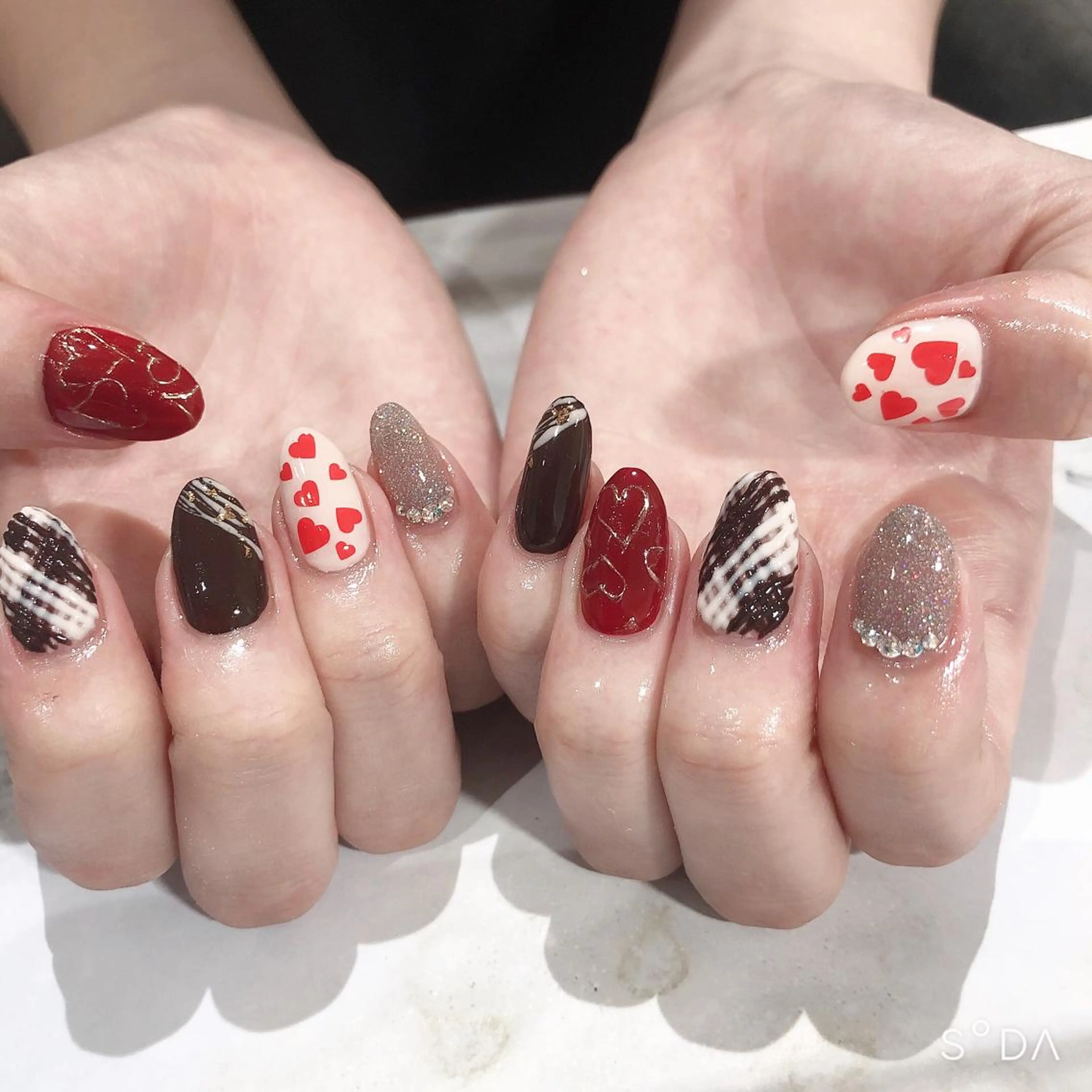 ネイル バレンタイン ハンドネイル 吉野✨ ネイルデザイナー✨のネイルデザイン