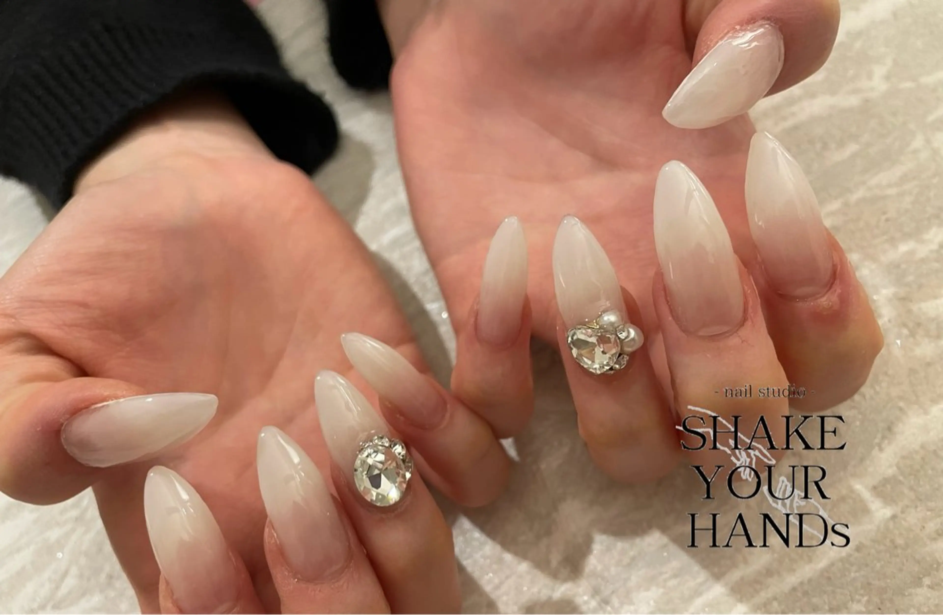 ネイル ハンドネイル ネイルスタジオ シェイクユアハンズのネイルデザイン
