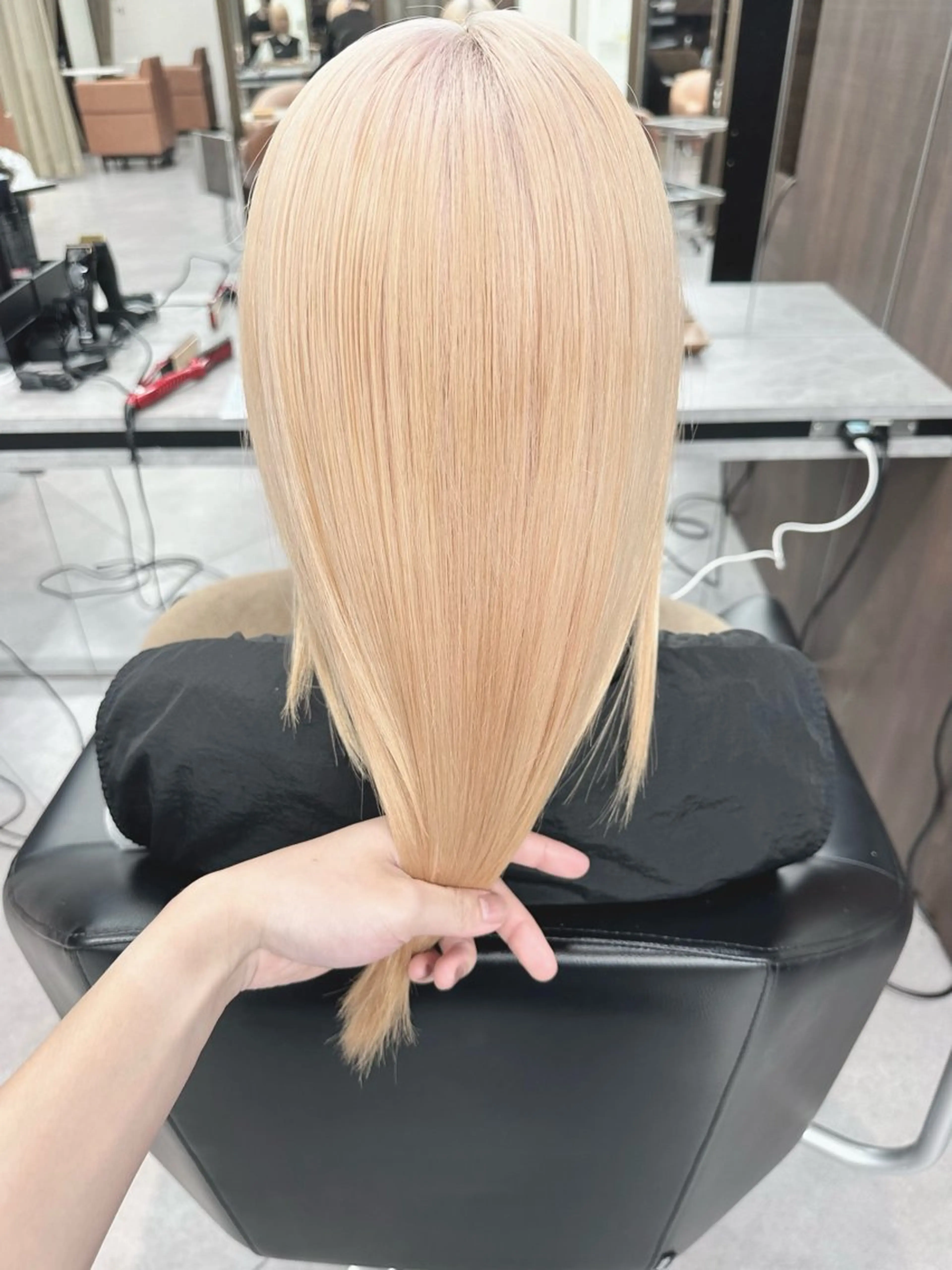 ロング カラー ウルフとハイトーン みっちー✂️のヘアスタイル