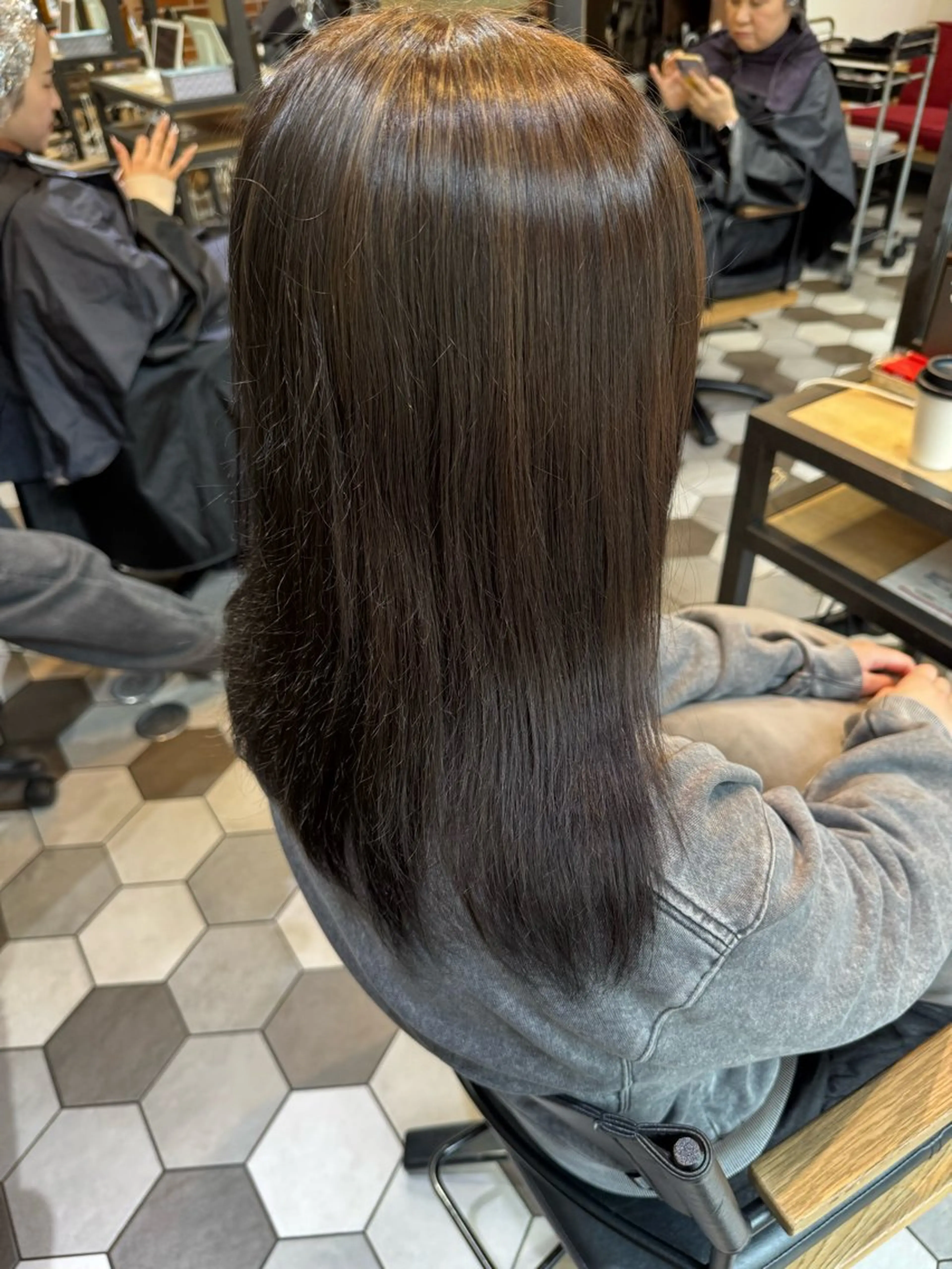 ミディアム カラー ブラウンカラー ダークブラウン 近藤 愛理のヘアスタイル