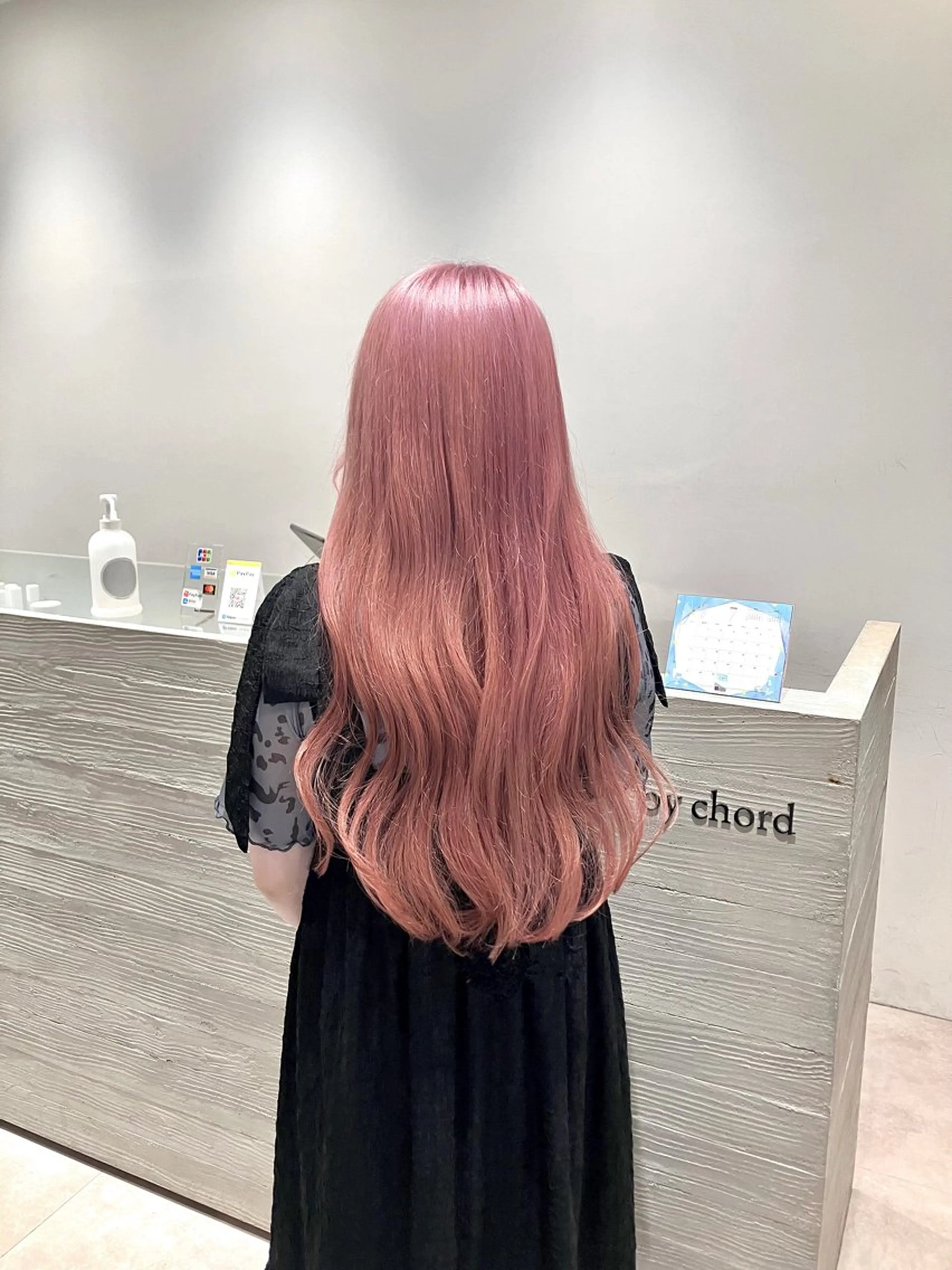 ロング カラー ブリーチ サキ🤍ハイトーン 🩰くびれ巻きヘアのヘアスタイル