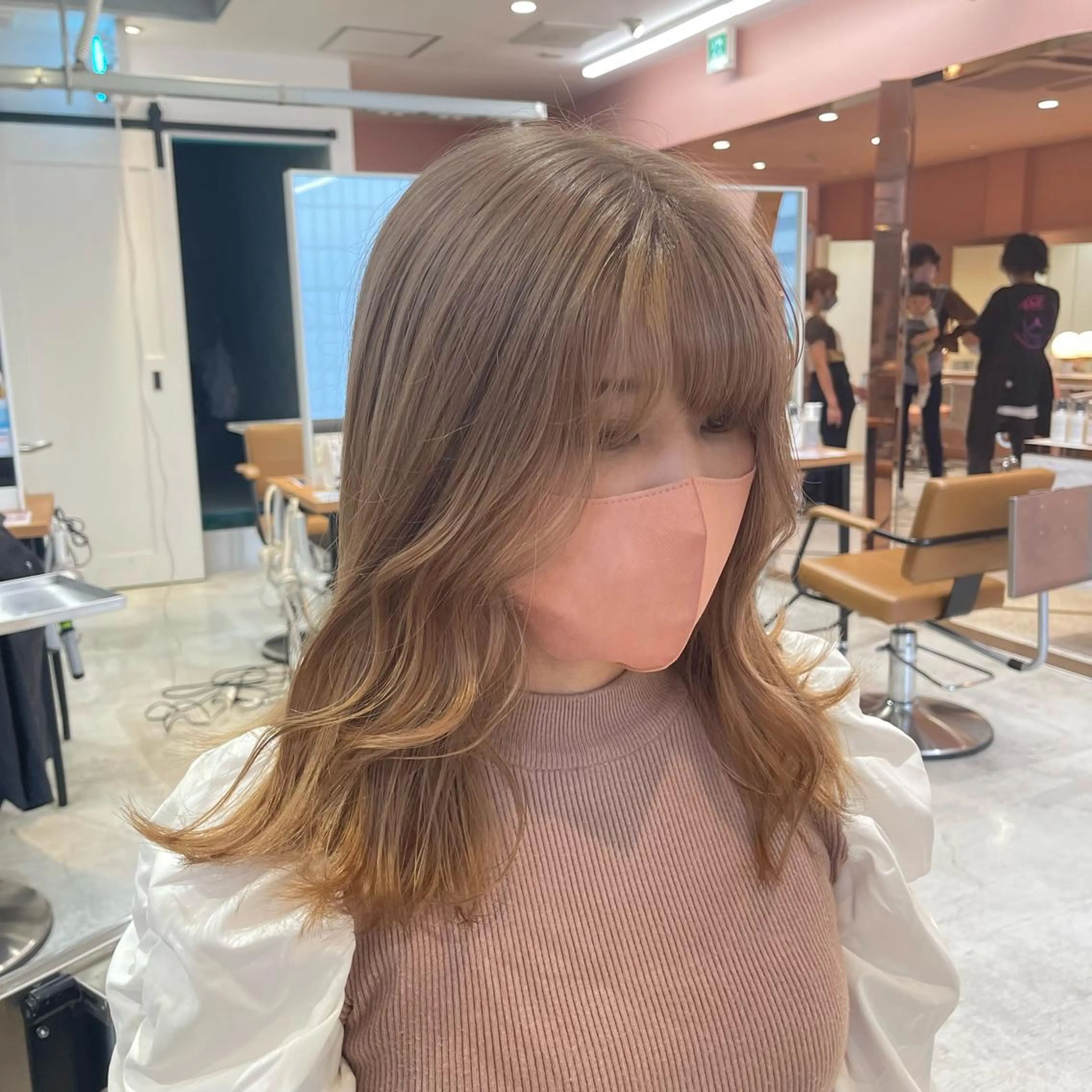 ミディアム カラー ベージュカラー ブリーチ nameless miichiのヘアスタイル