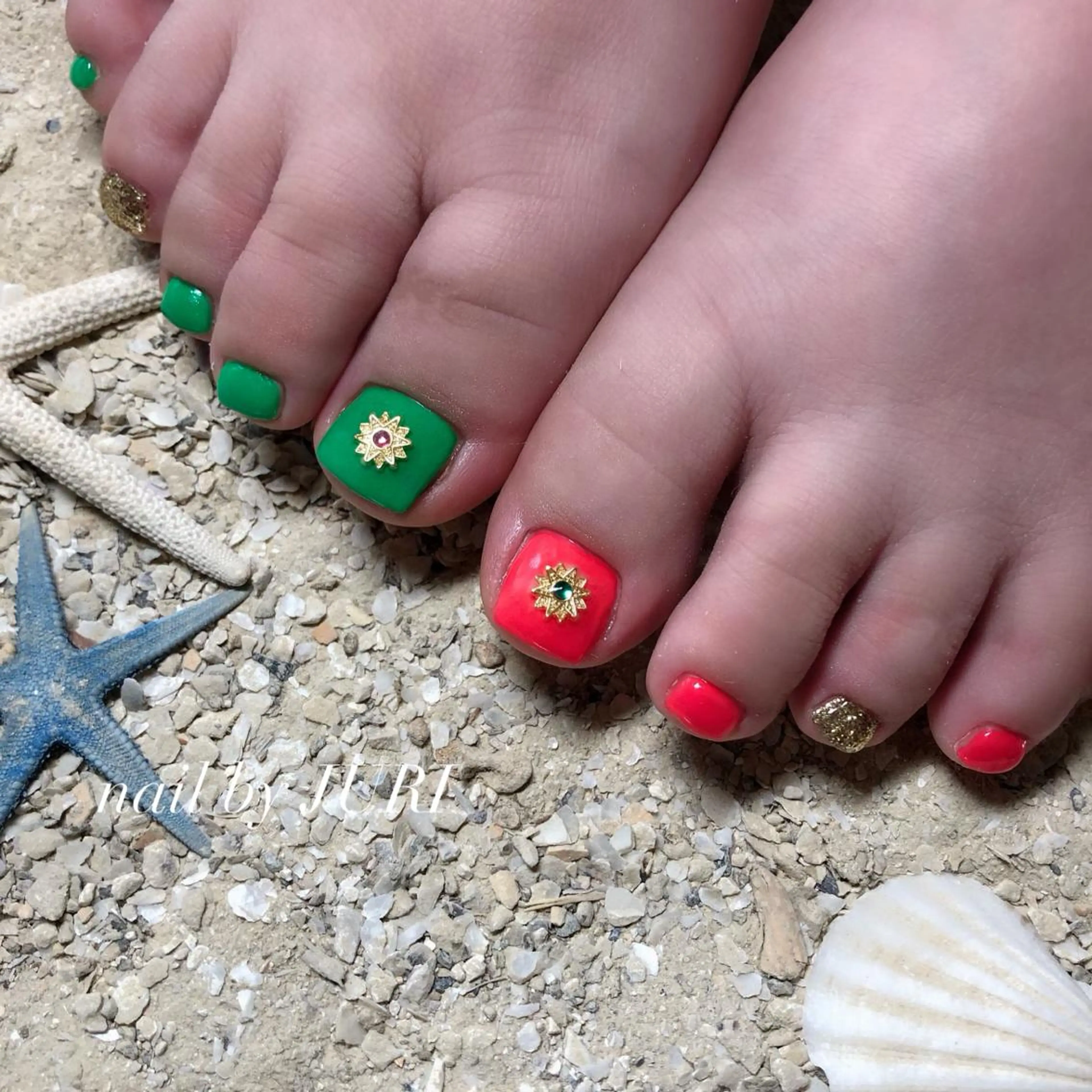 ネイル フットネイル フレンチネイル ジェルネイル ラメ(グリッター) ラメグラデーション NEO Beauty Salon所属・𝐍𝐄𝐎 𝐉𝐔𝐑𝐈のネイルデザイン