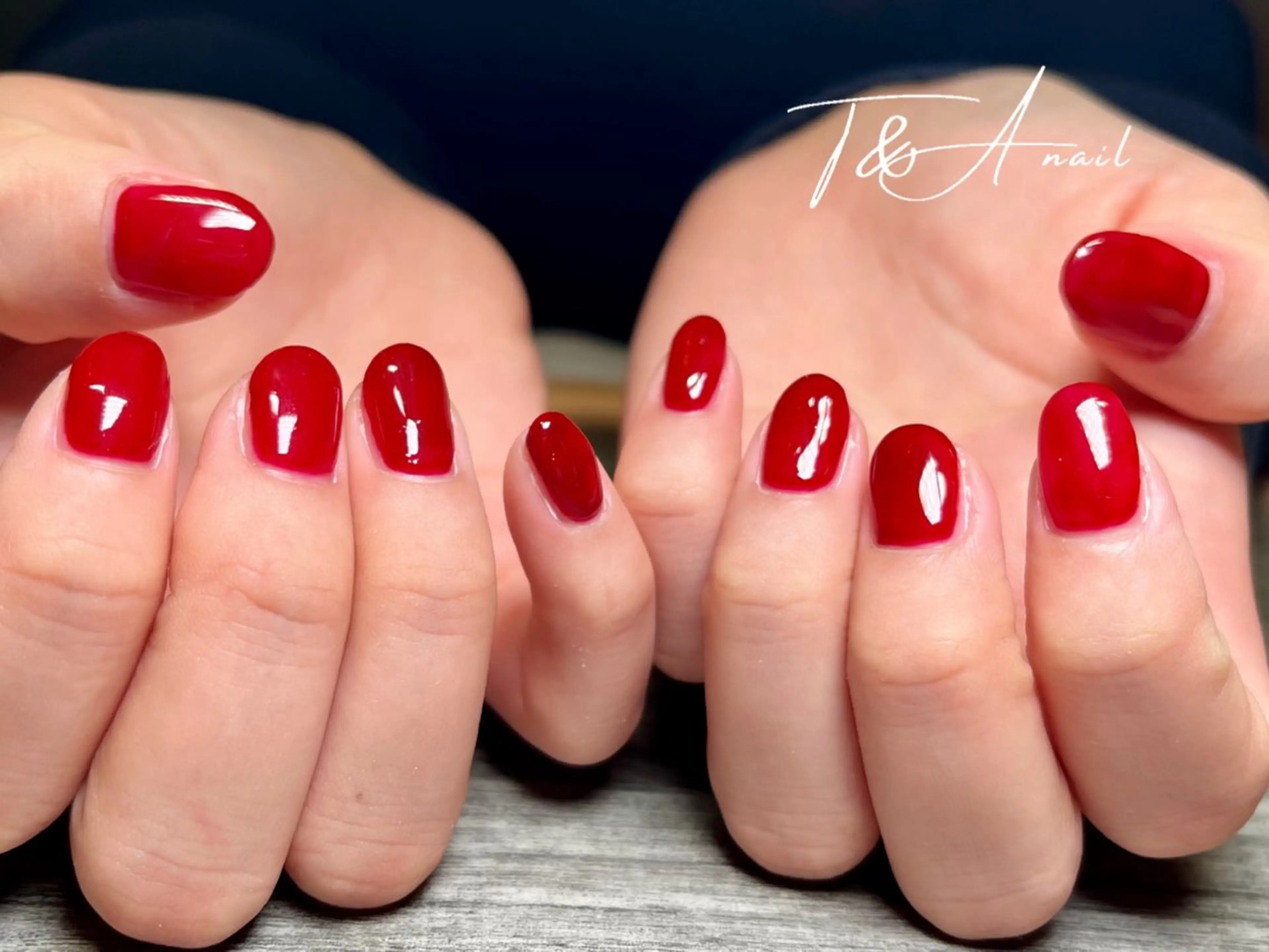 ネイル ジェルネイル ワンカラーネイル 赤色 スカルプネイル ショートネイル ハンドネイル T&A nailのネイルデザイン