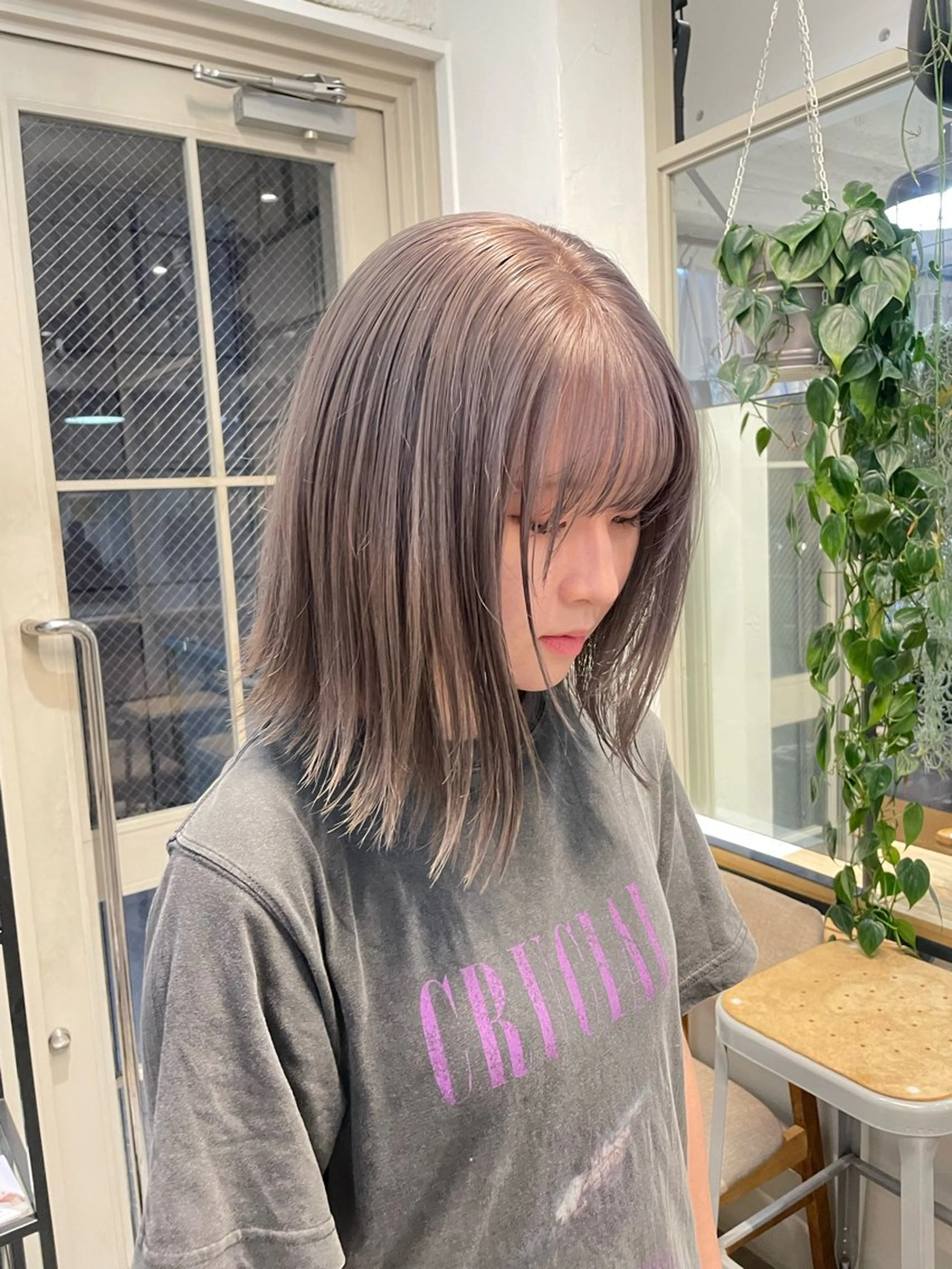 ミディアム カラー ミルクティー× グレージュMOMOのヘアスタイル